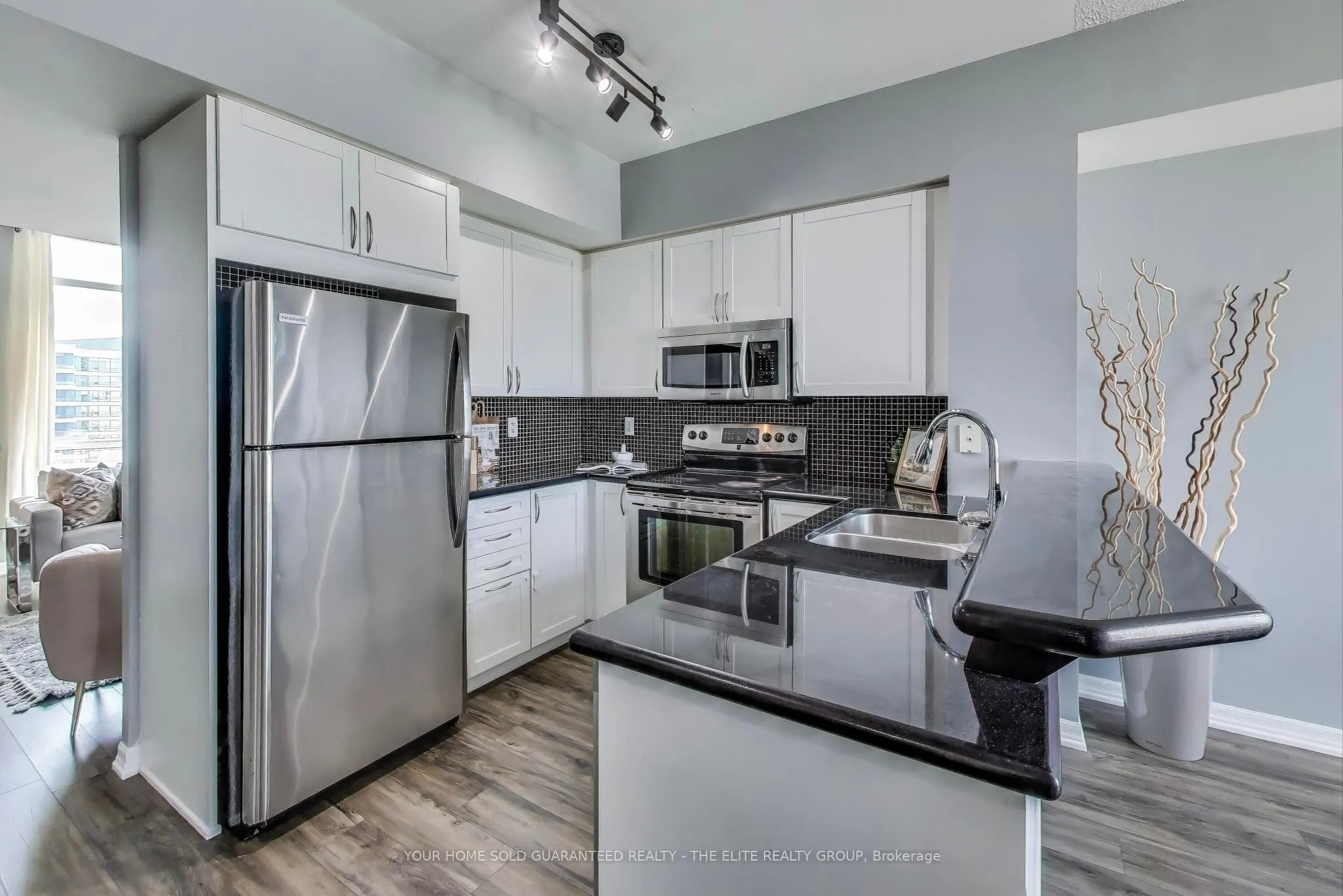 220 Burnhamthorpe Road W, #1107