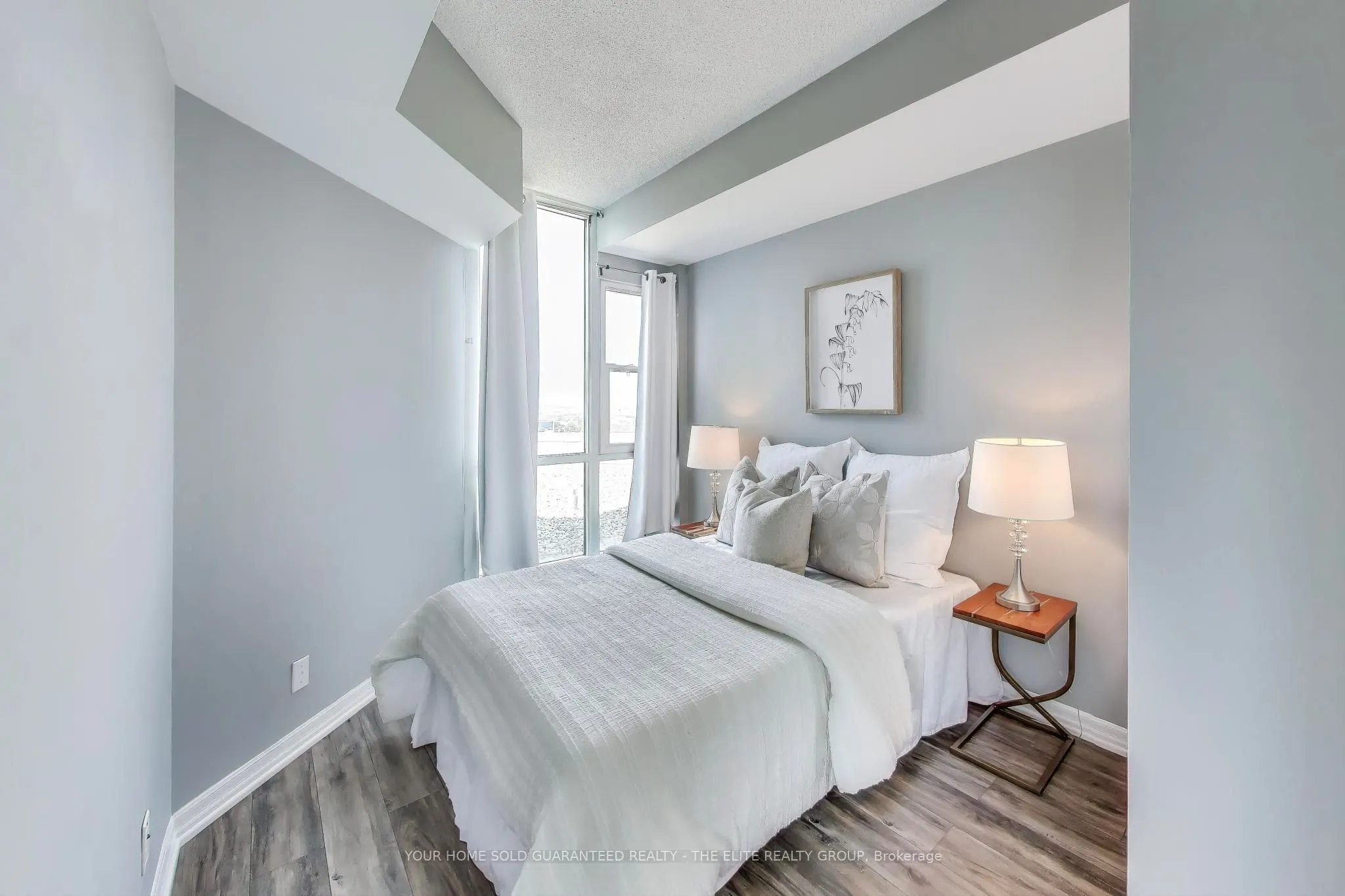 220 Burnhamthorpe Road W, #1107
