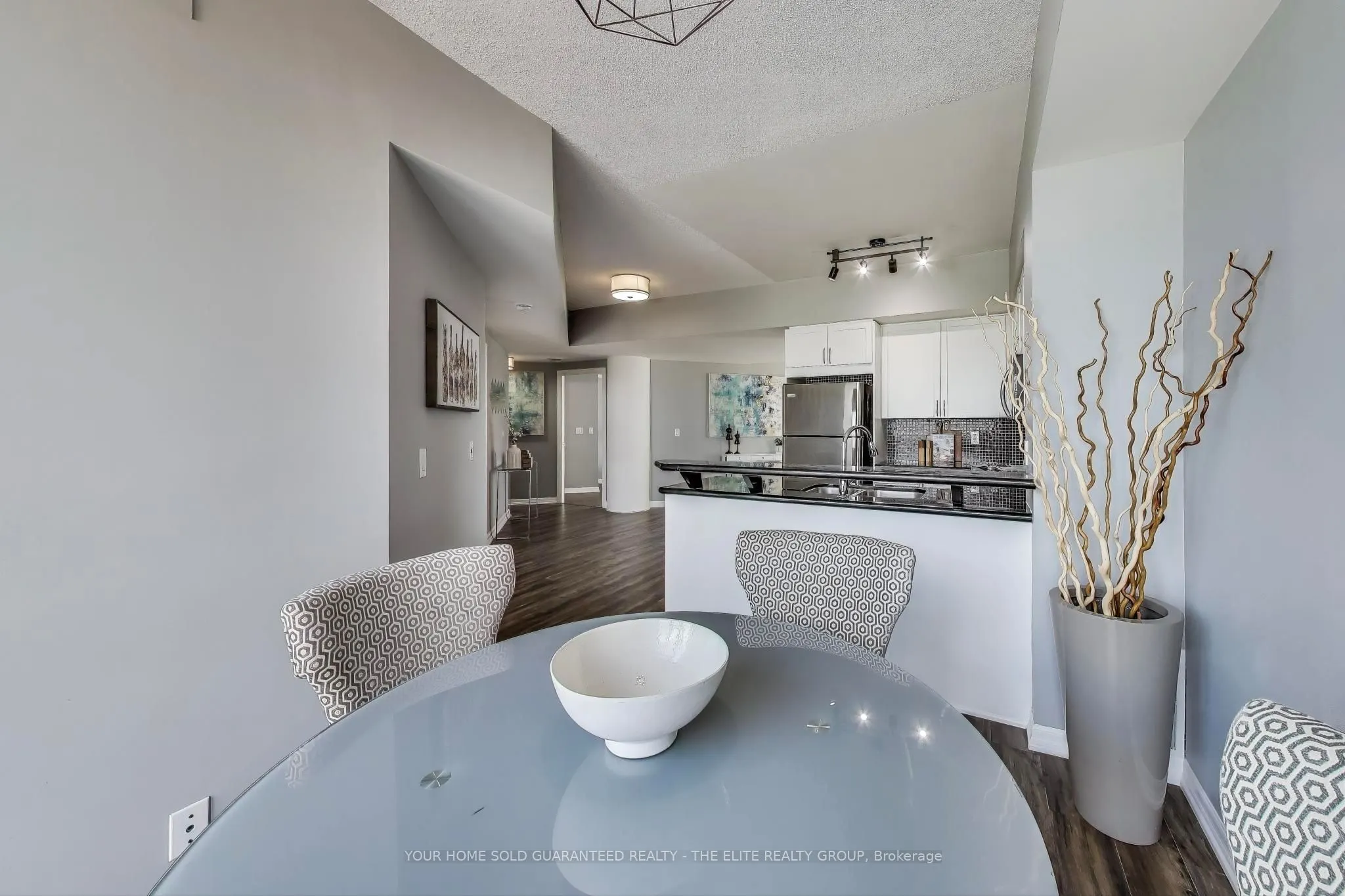 220 Burnhamthorpe Road W, #1107