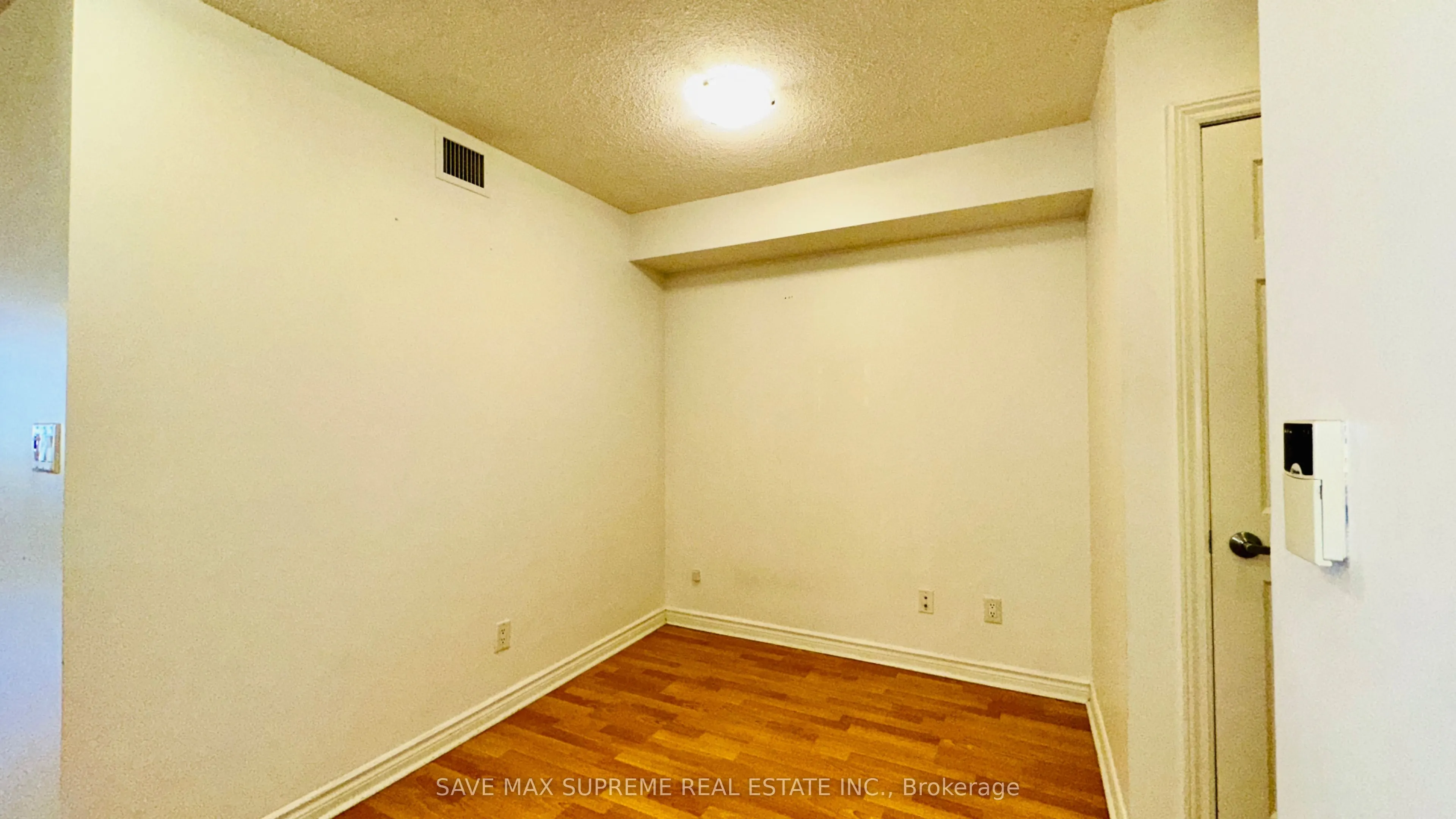 3888 Duke Of York Boulevard, #527