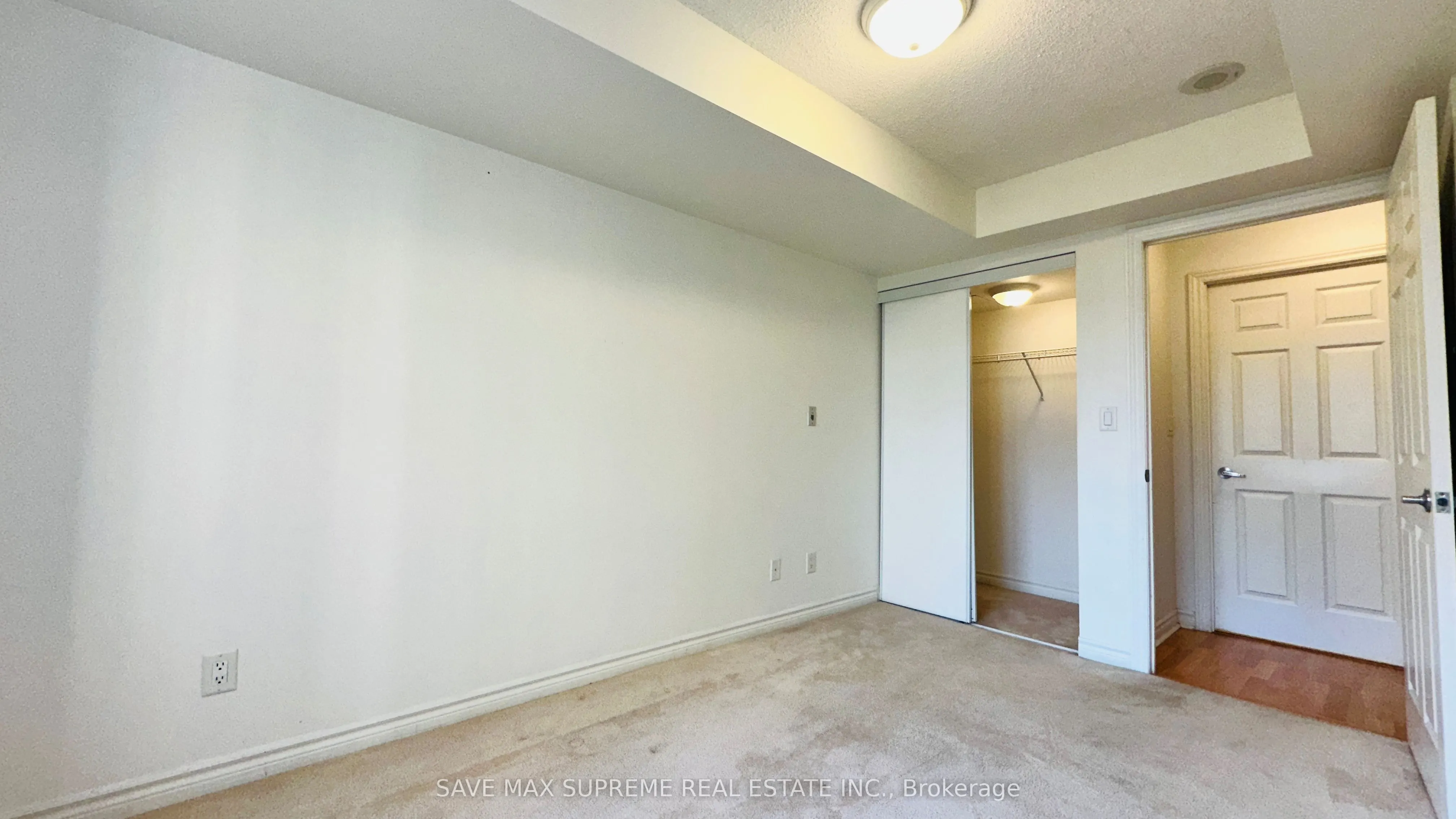 3888 Duke Of York Boulevard, #527