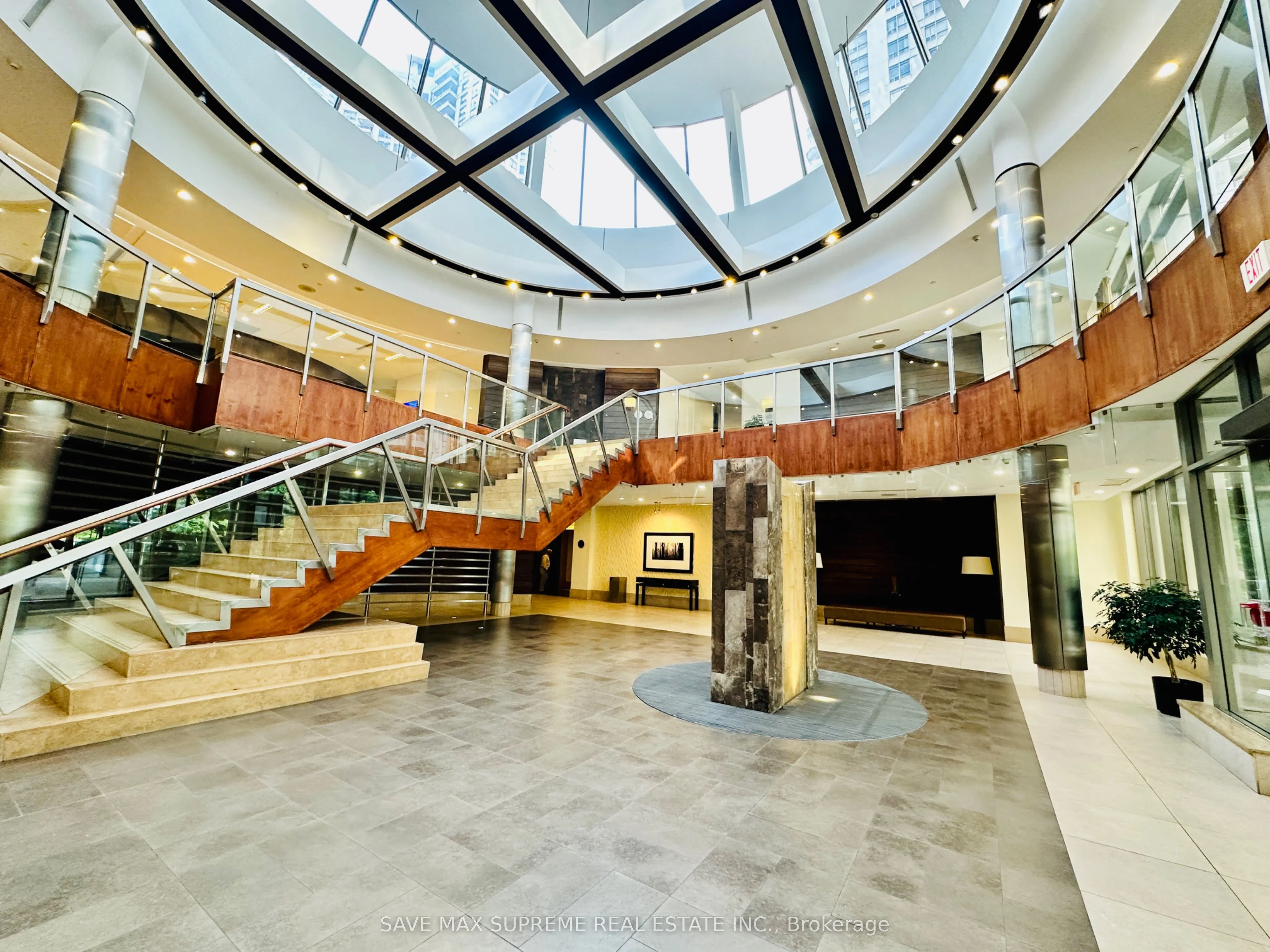 3888 Duke Of York Boulevard, #527