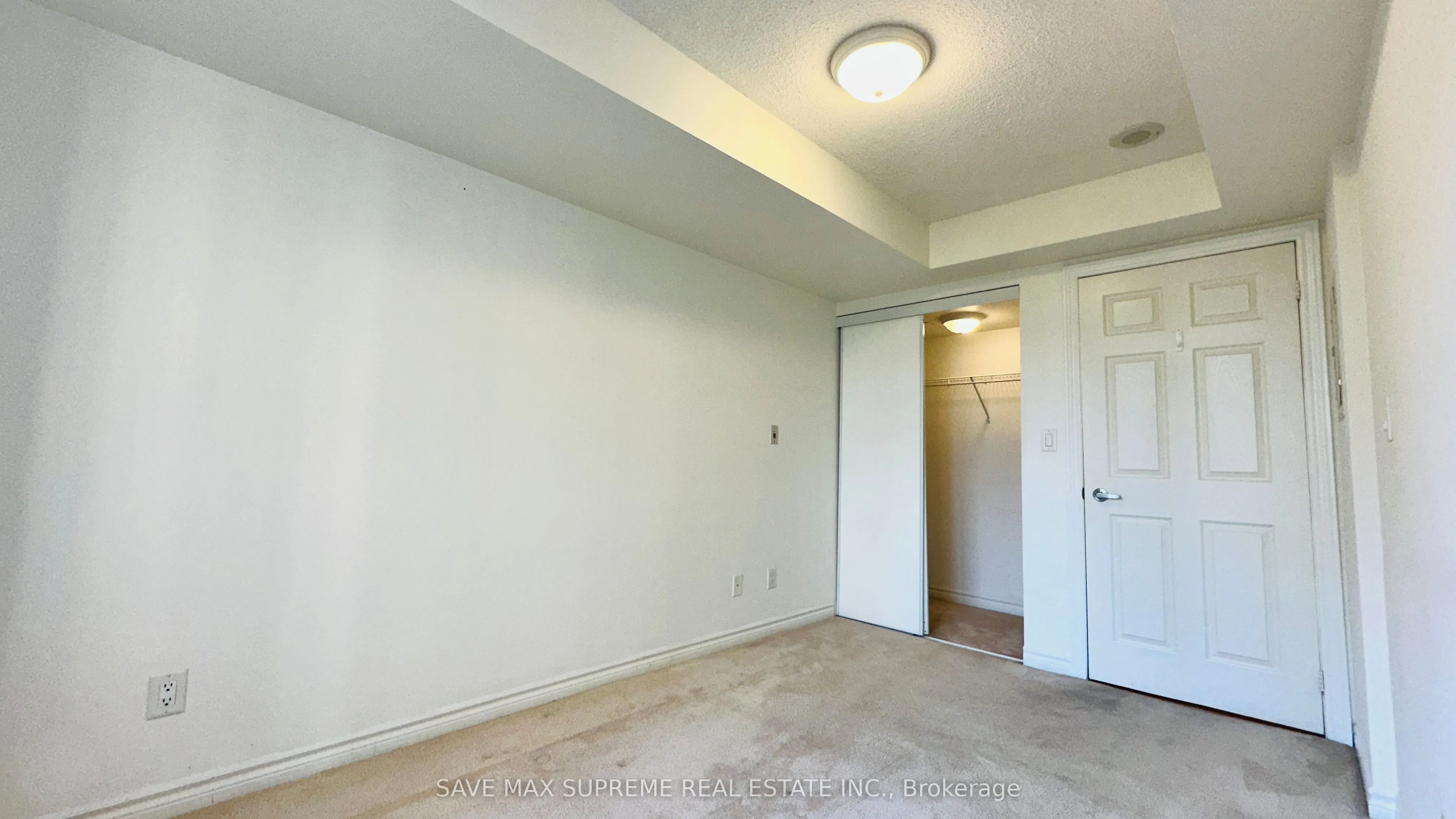 3888 Duke Of York Boulevard, #527
