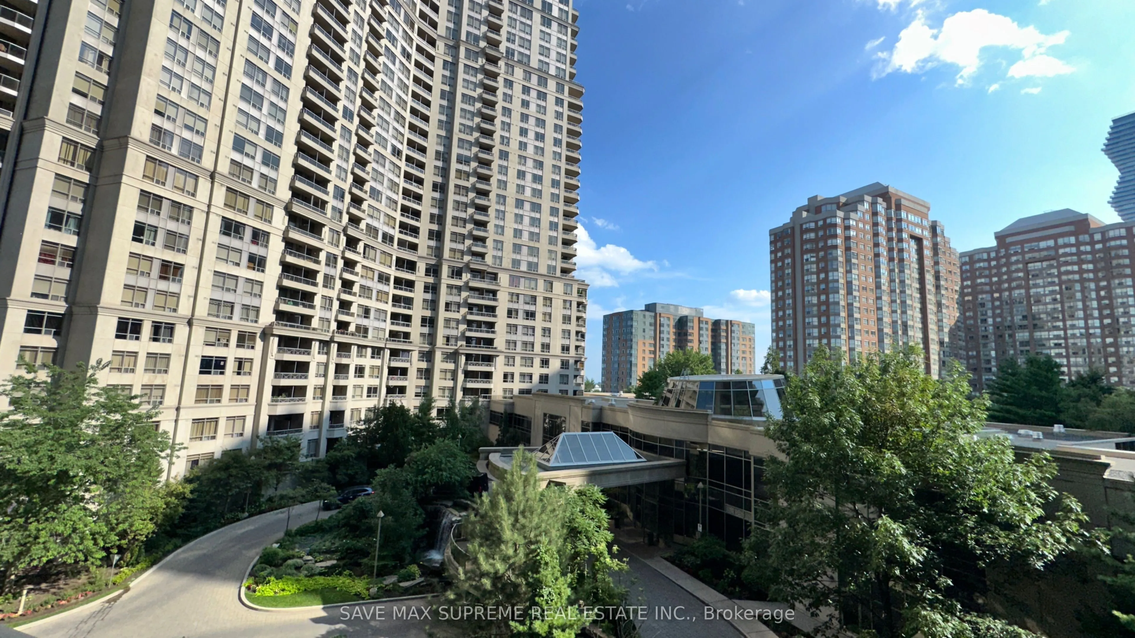 3888 Duke Of York Boulevard, #527