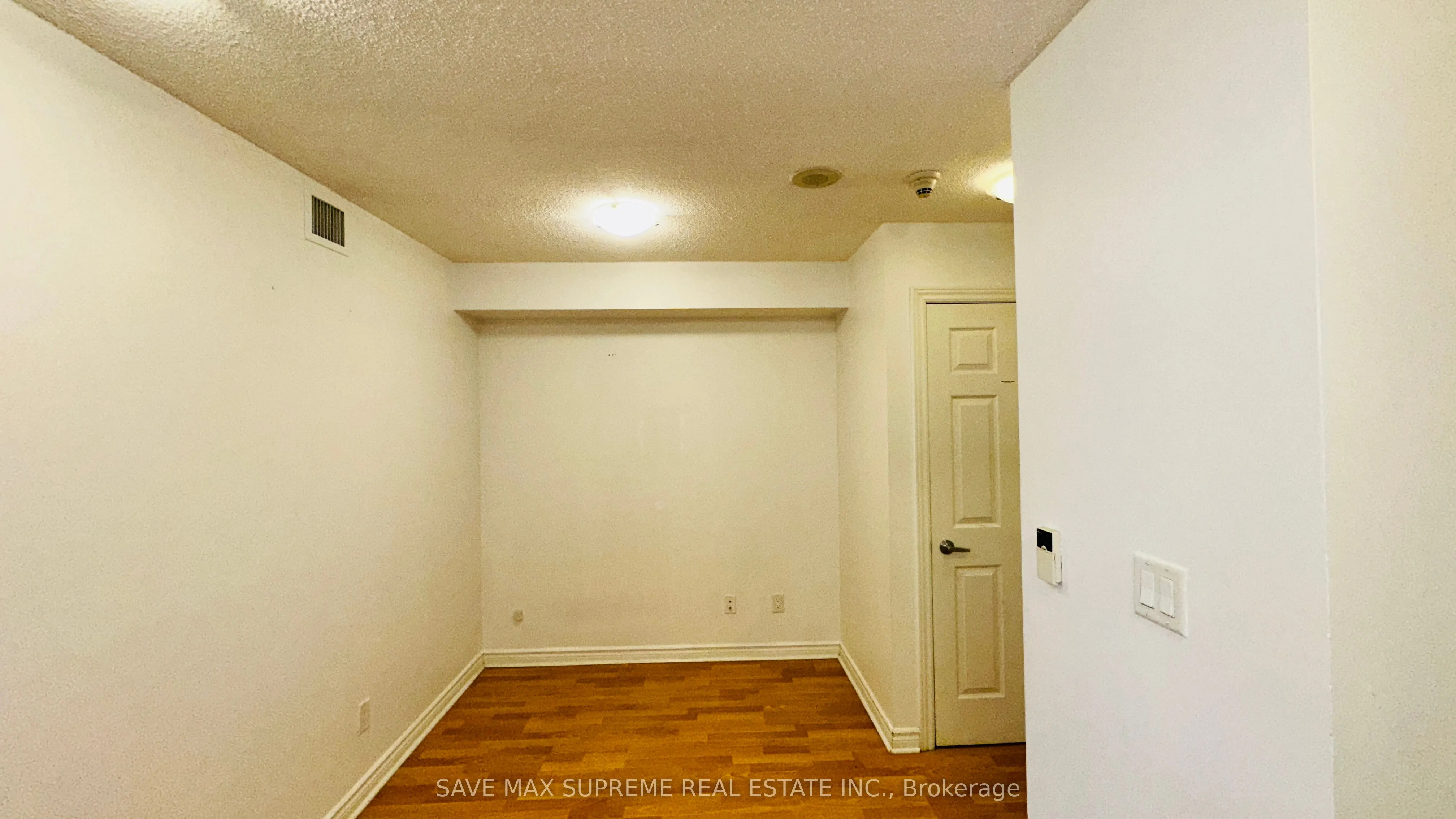 3888 Duke Of York Boulevard, #527
