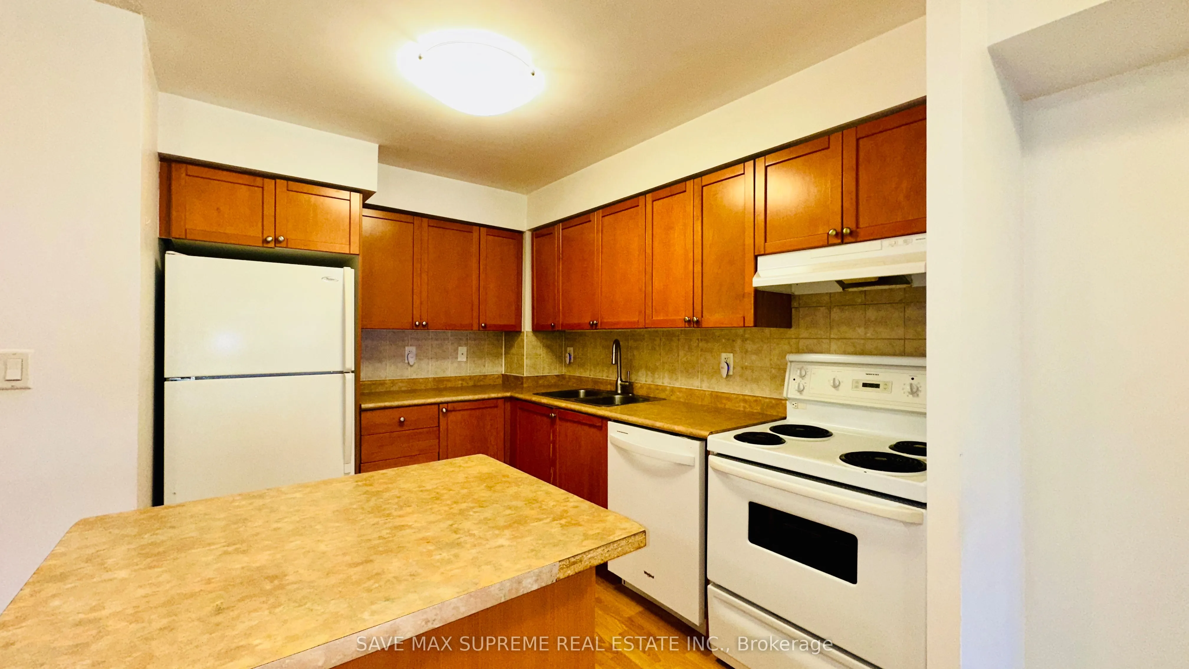 3888 Duke Of York Boulevard, #527