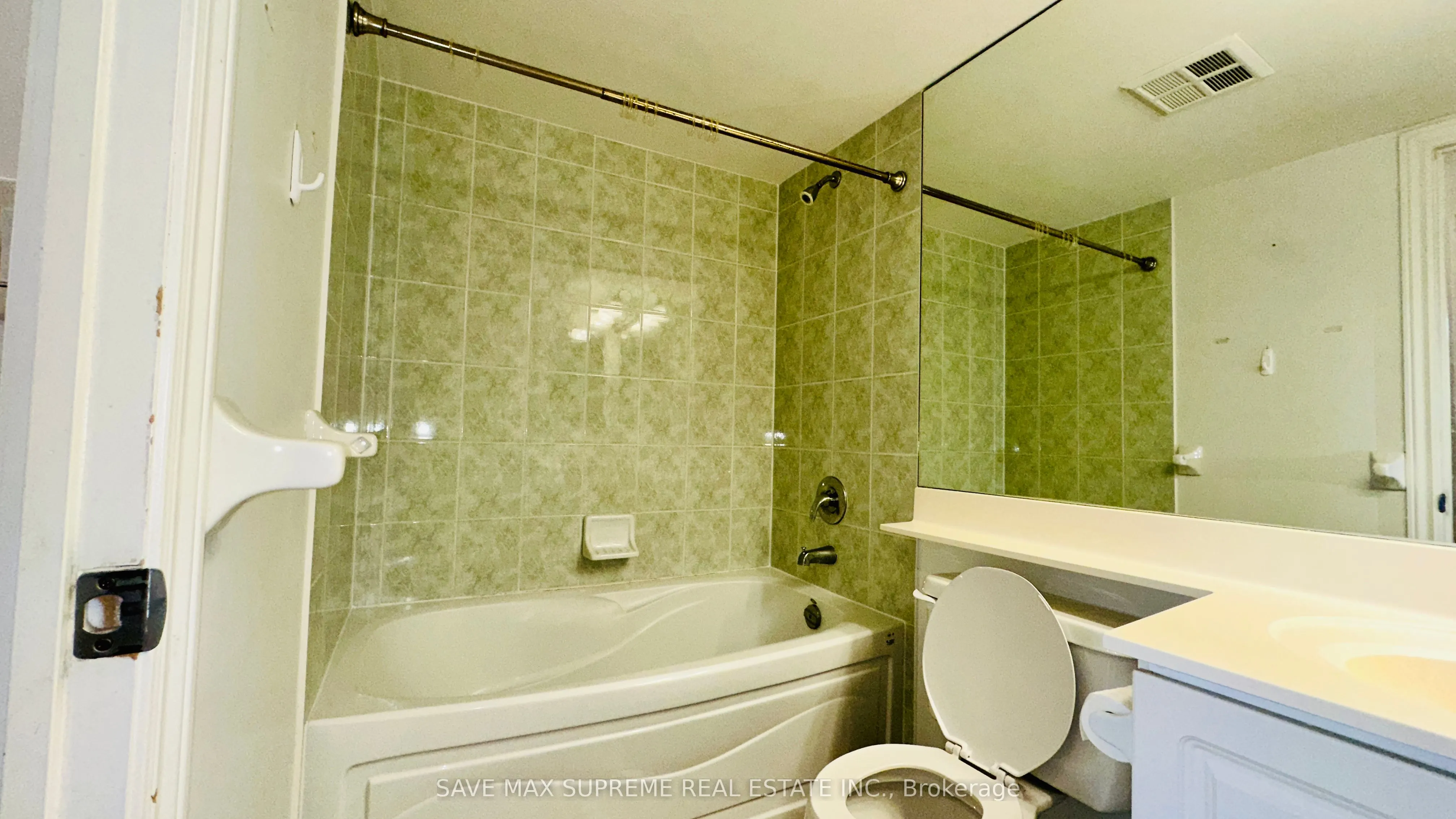 3888 Duke Of York Boulevard, #527