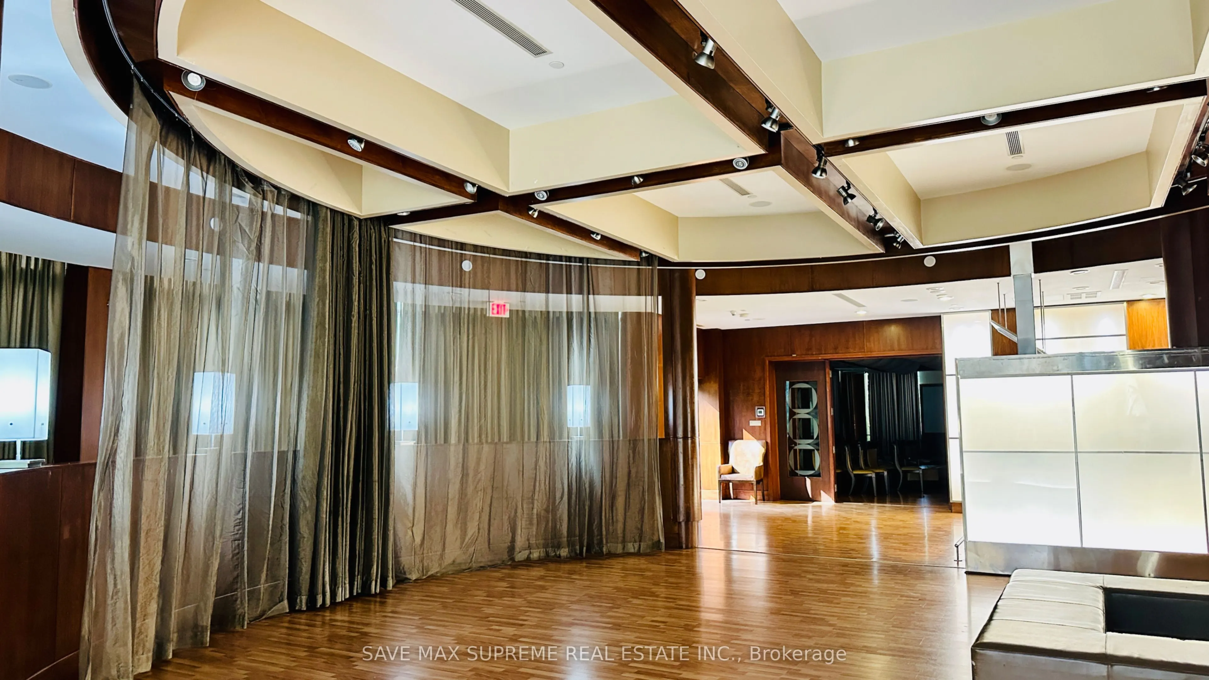 3888 Duke Of York Boulevard, #527