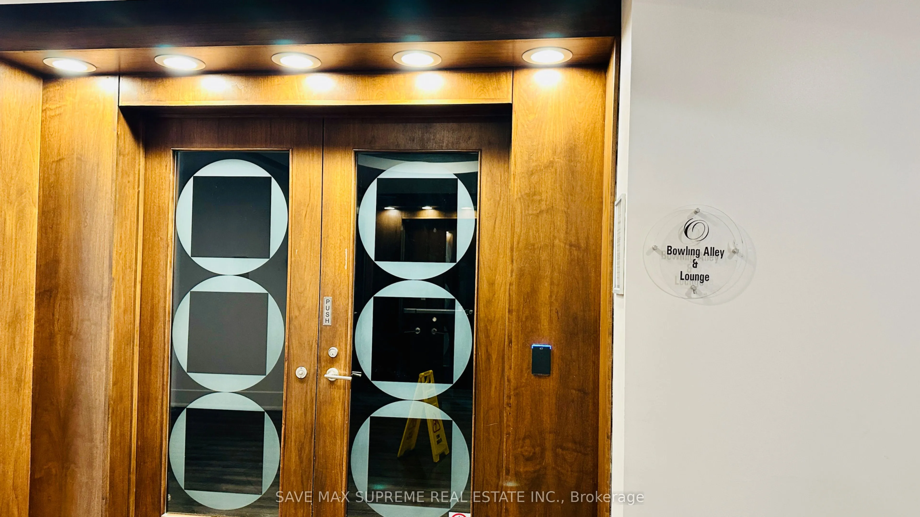 3888 Duke Of York Boulevard, #527