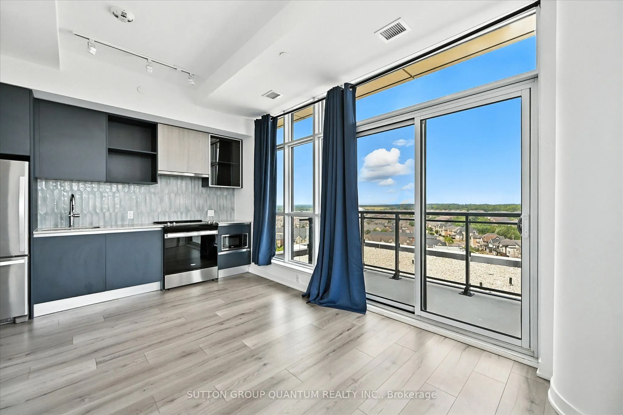 405 Dundas Street W, #PH06
