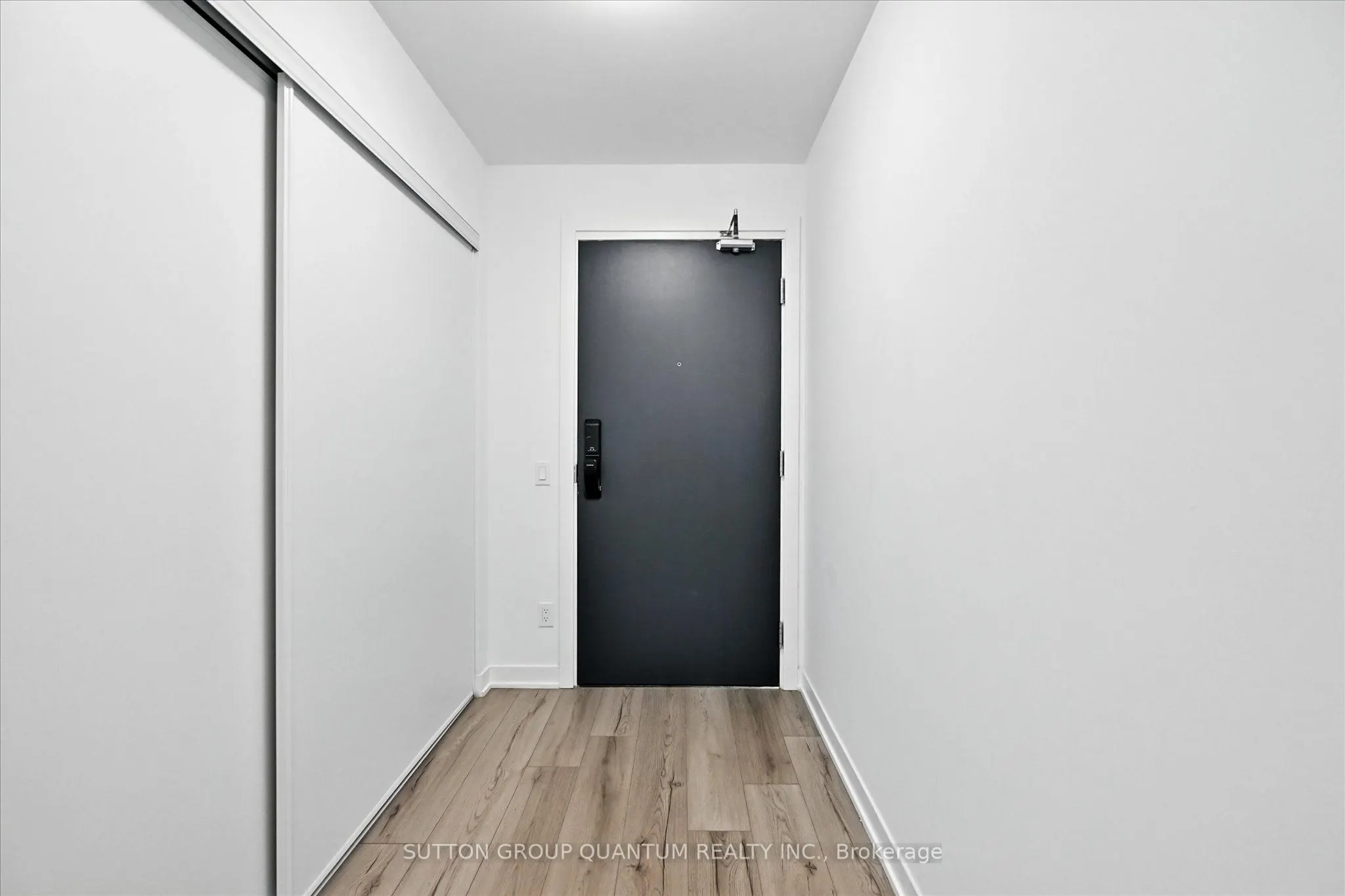 405 Dundas Street W, #PH06