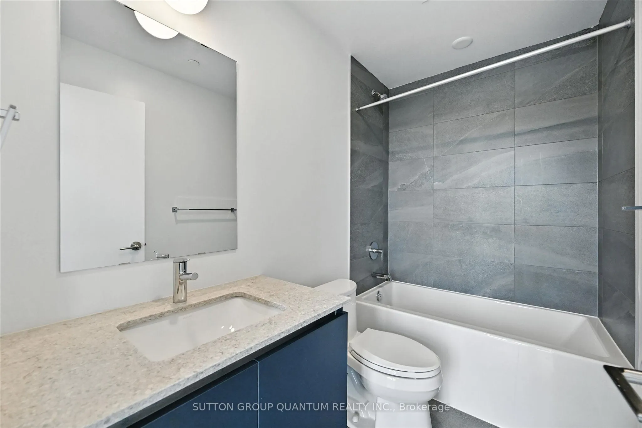405 Dundas Street W, #PH06