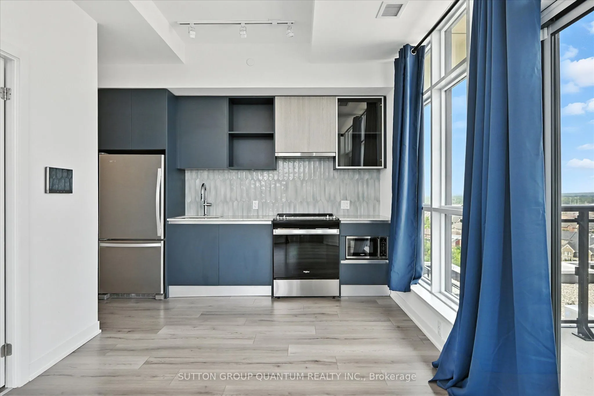 405 Dundas Street W, #PH06