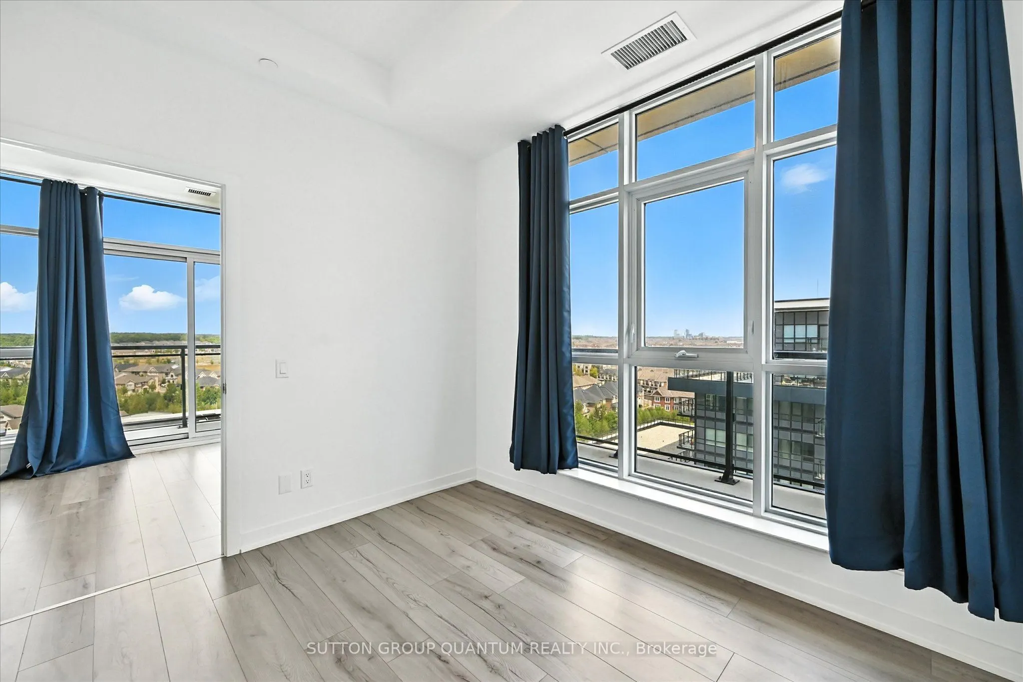 405 Dundas Street W, #PH06