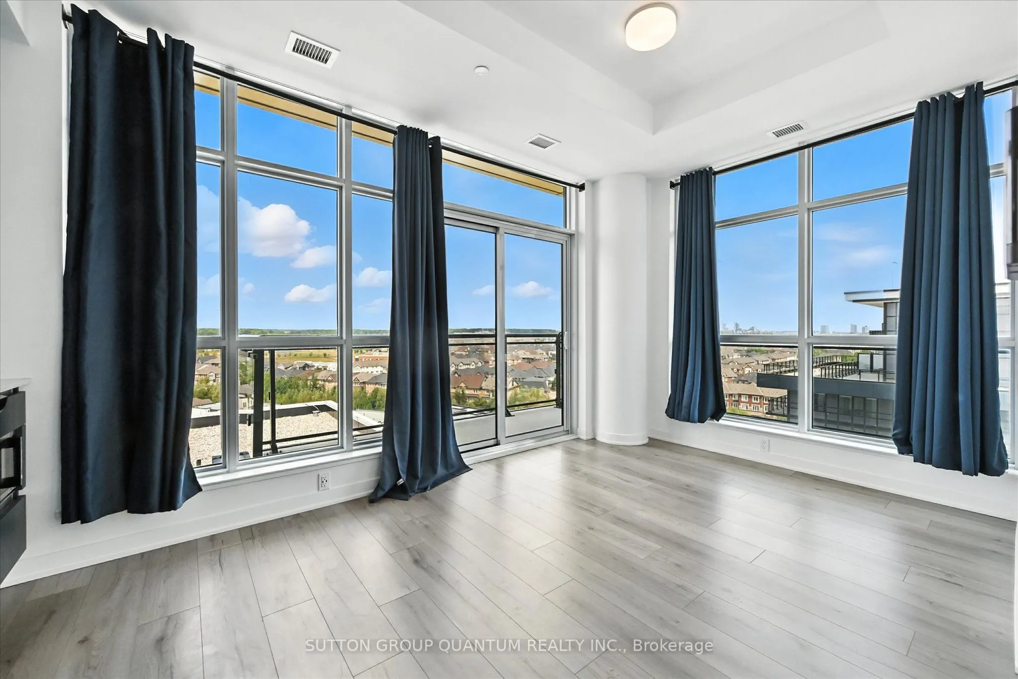 405 Dundas Street W, #PH06