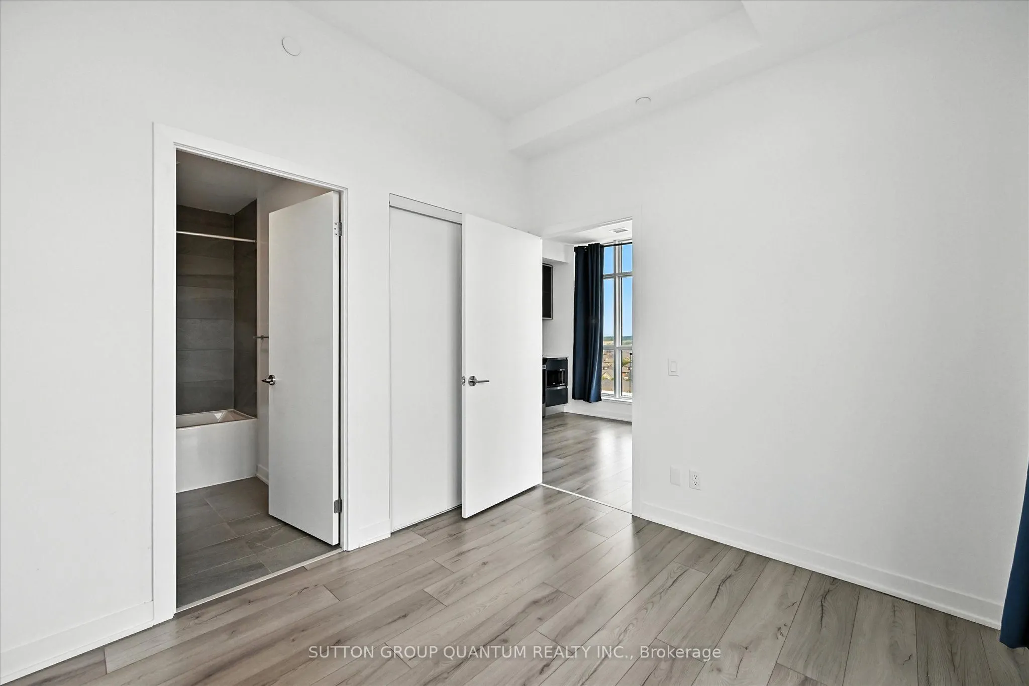 405 Dundas Street W, #PH06