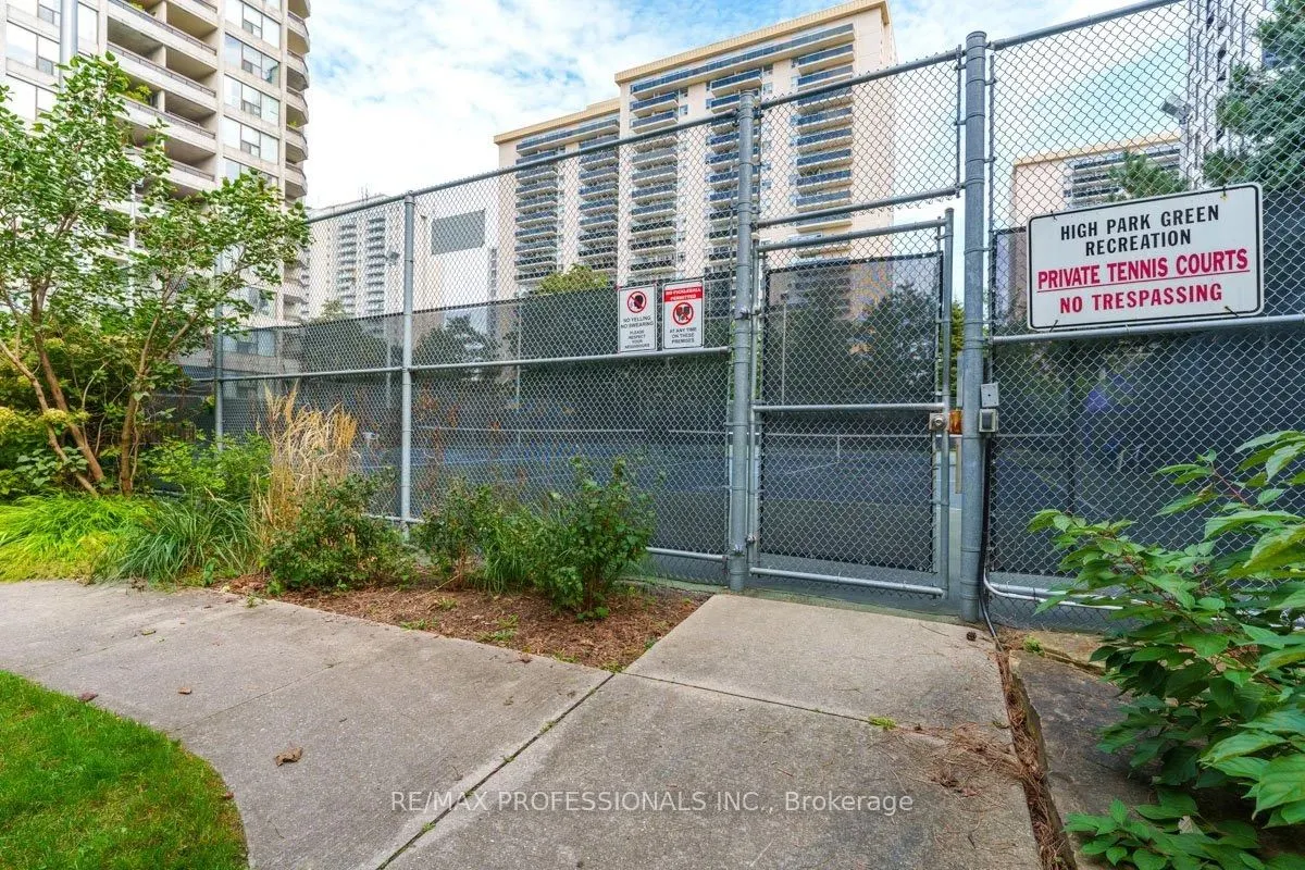 100 Quebec Avenue, #407
