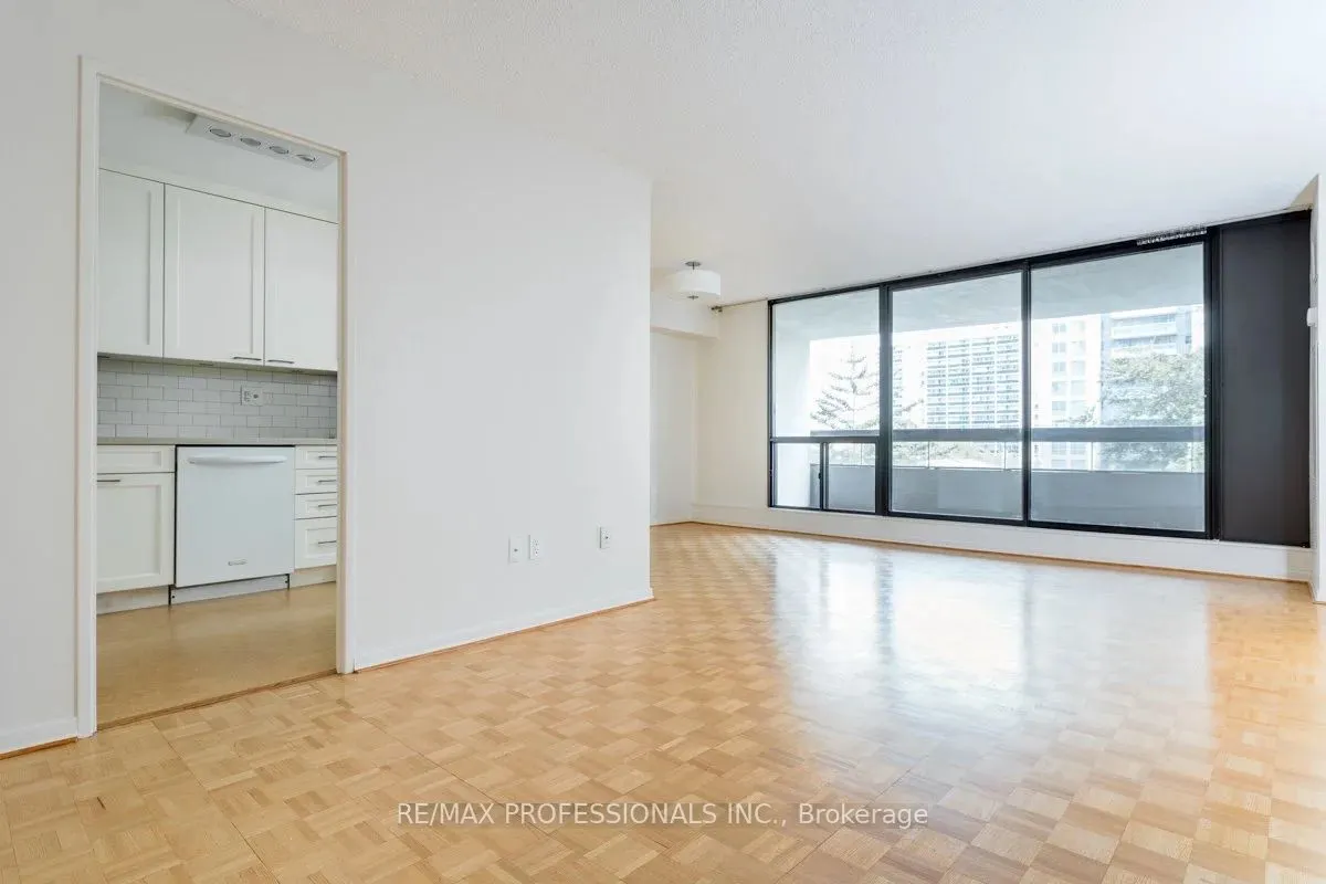100 Quebec Avenue, #407