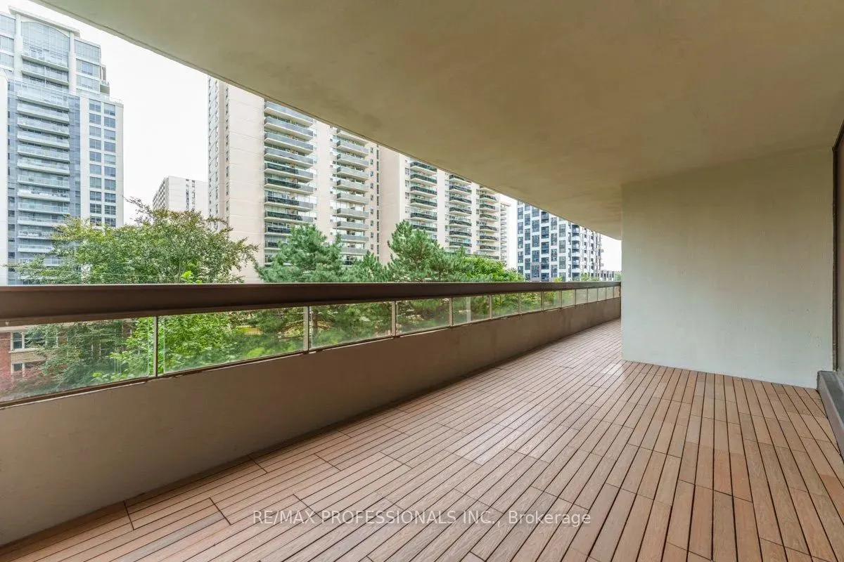 100 Quebec Avenue, #407