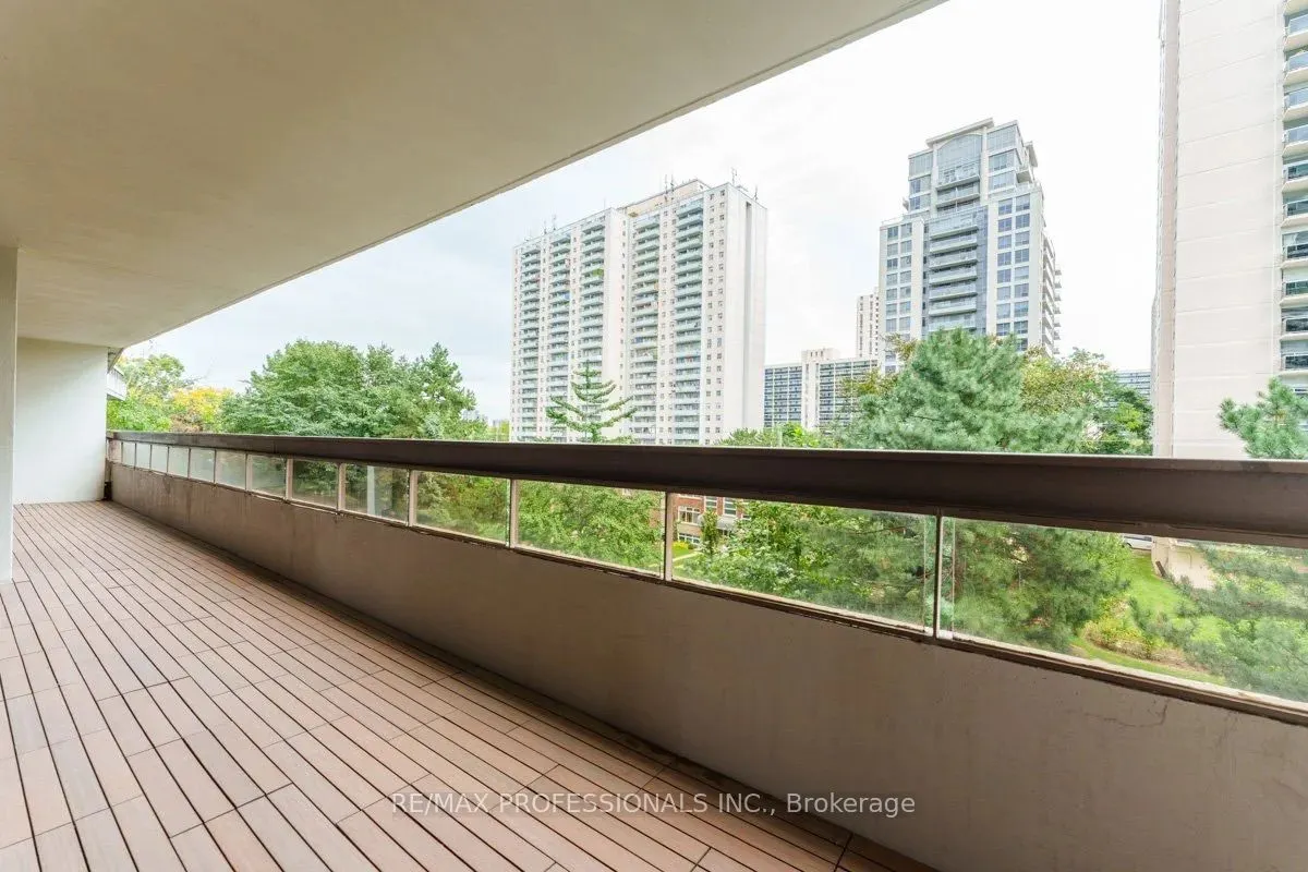 100 Quebec Avenue, #407