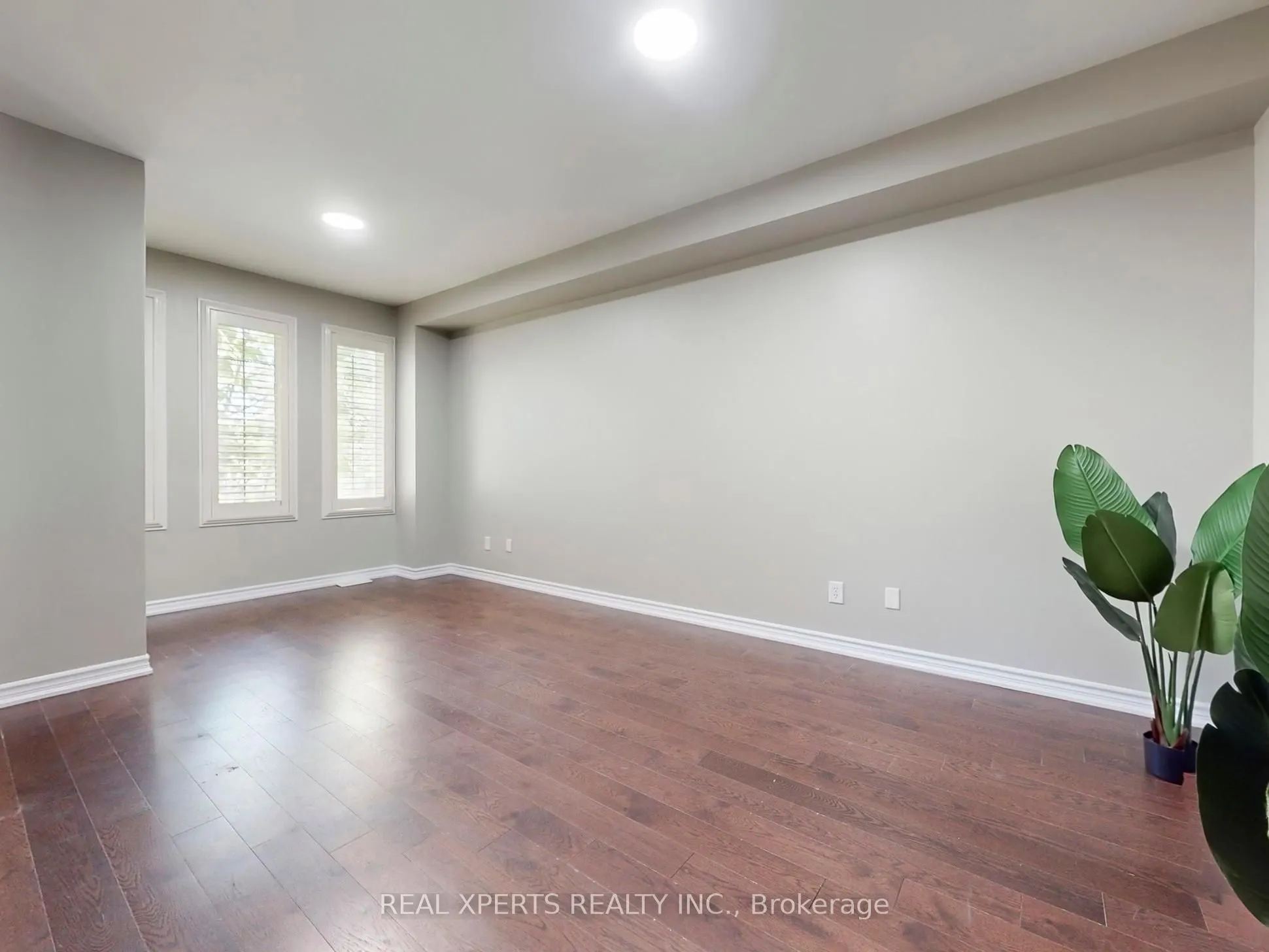 251 Murray Ross Parkway