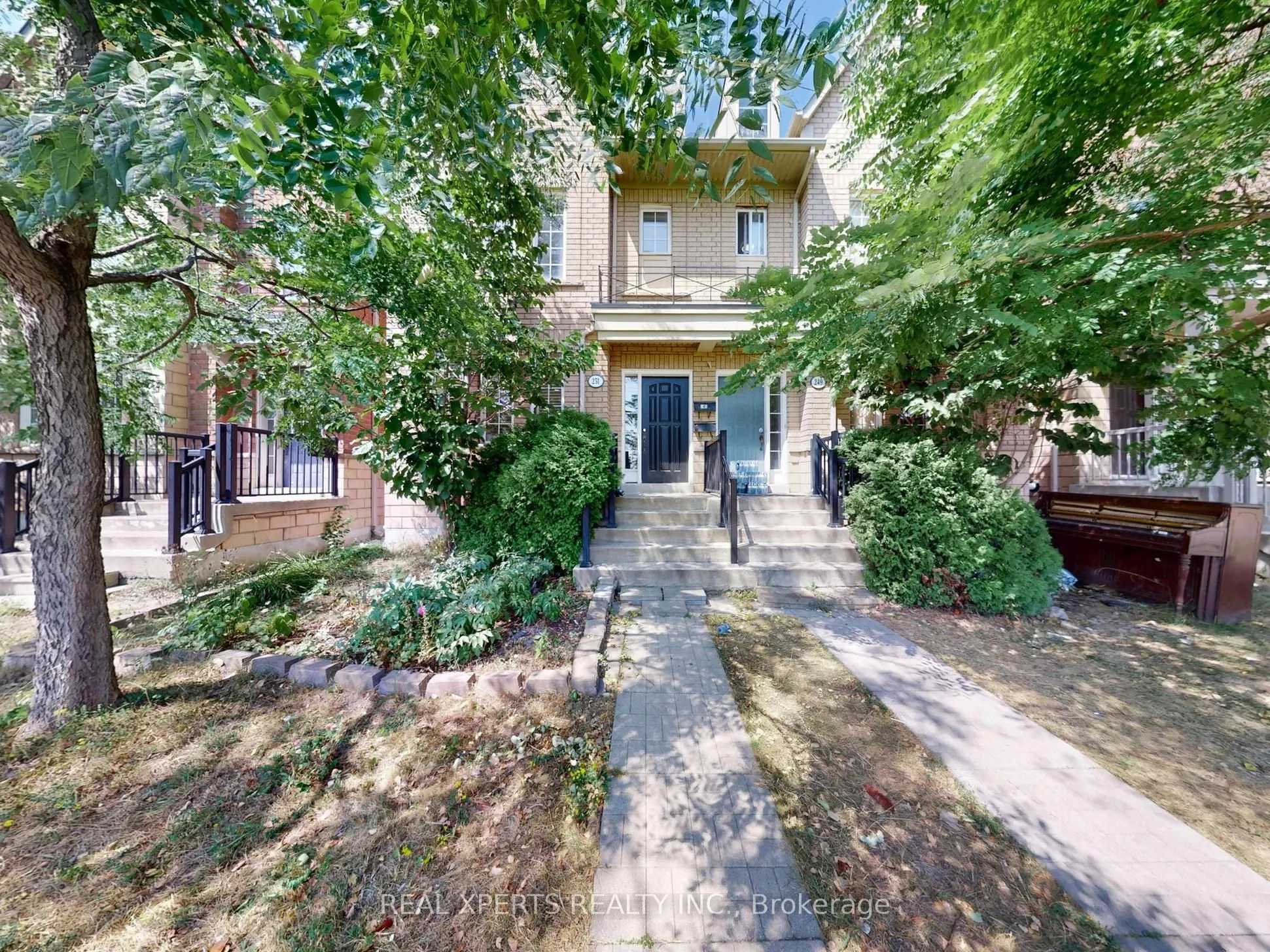 251 Murray Ross Parkway