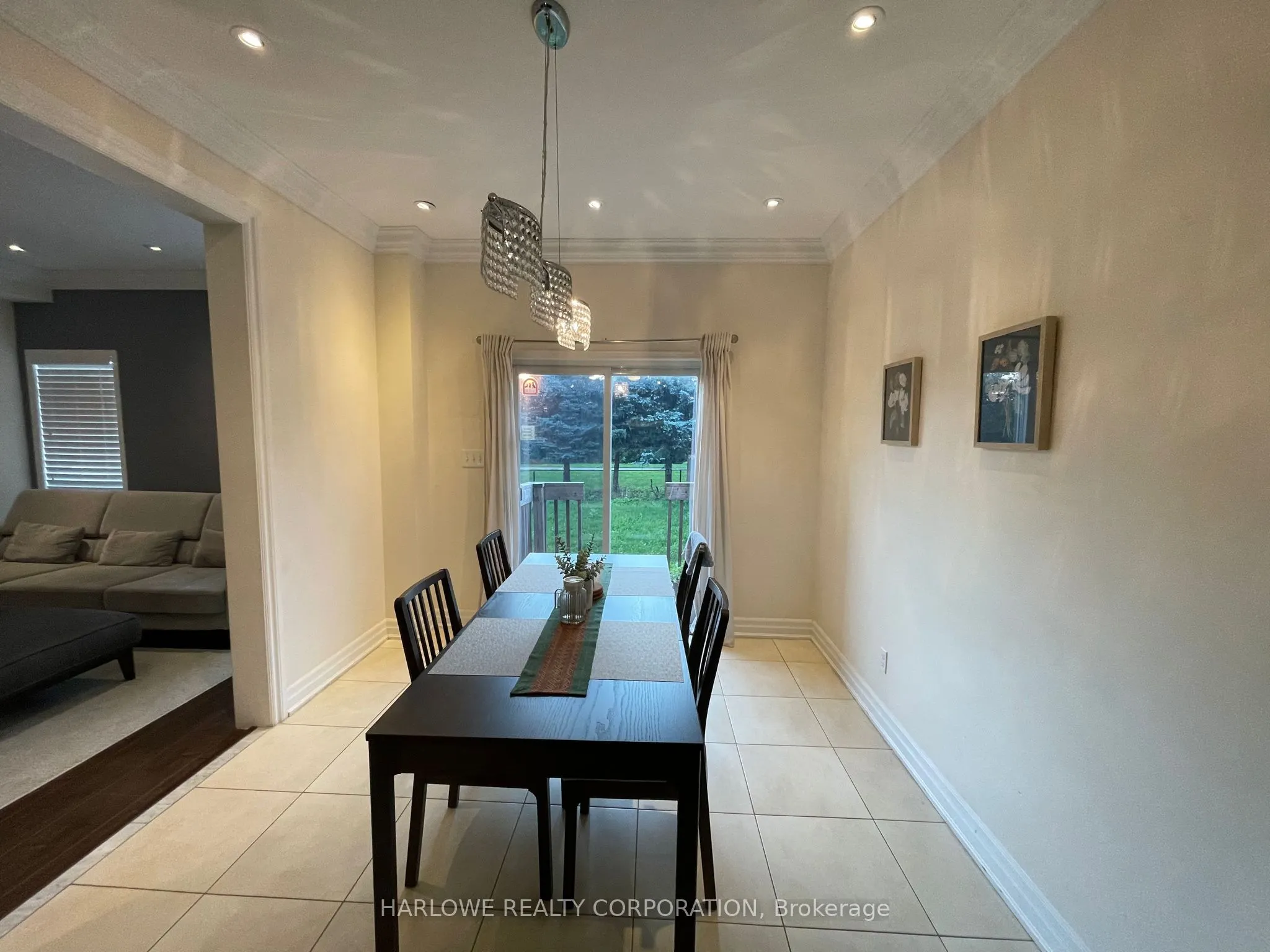 54 Travis Crescent, #Upper