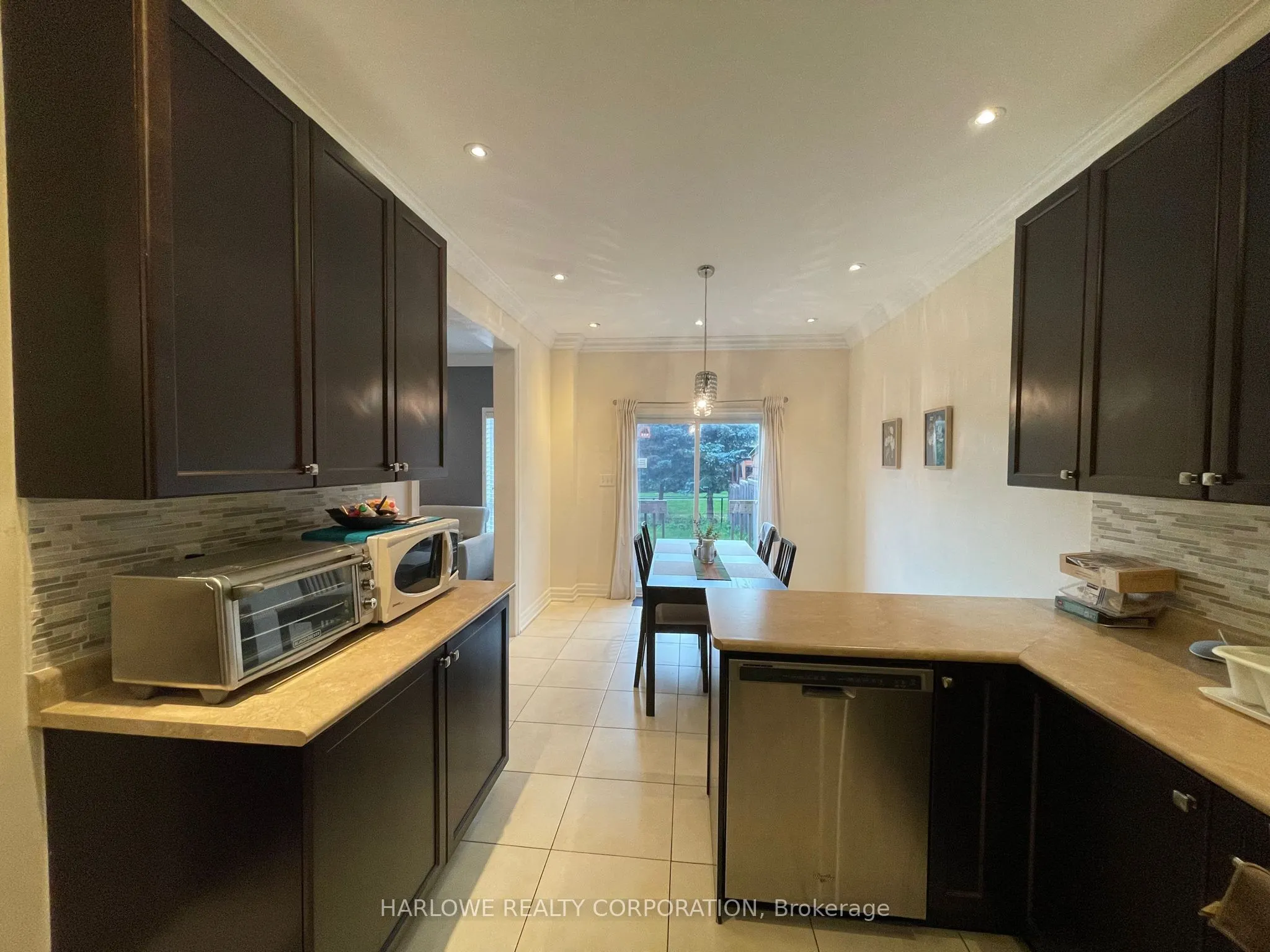 54 Travis Crescent, #Upper