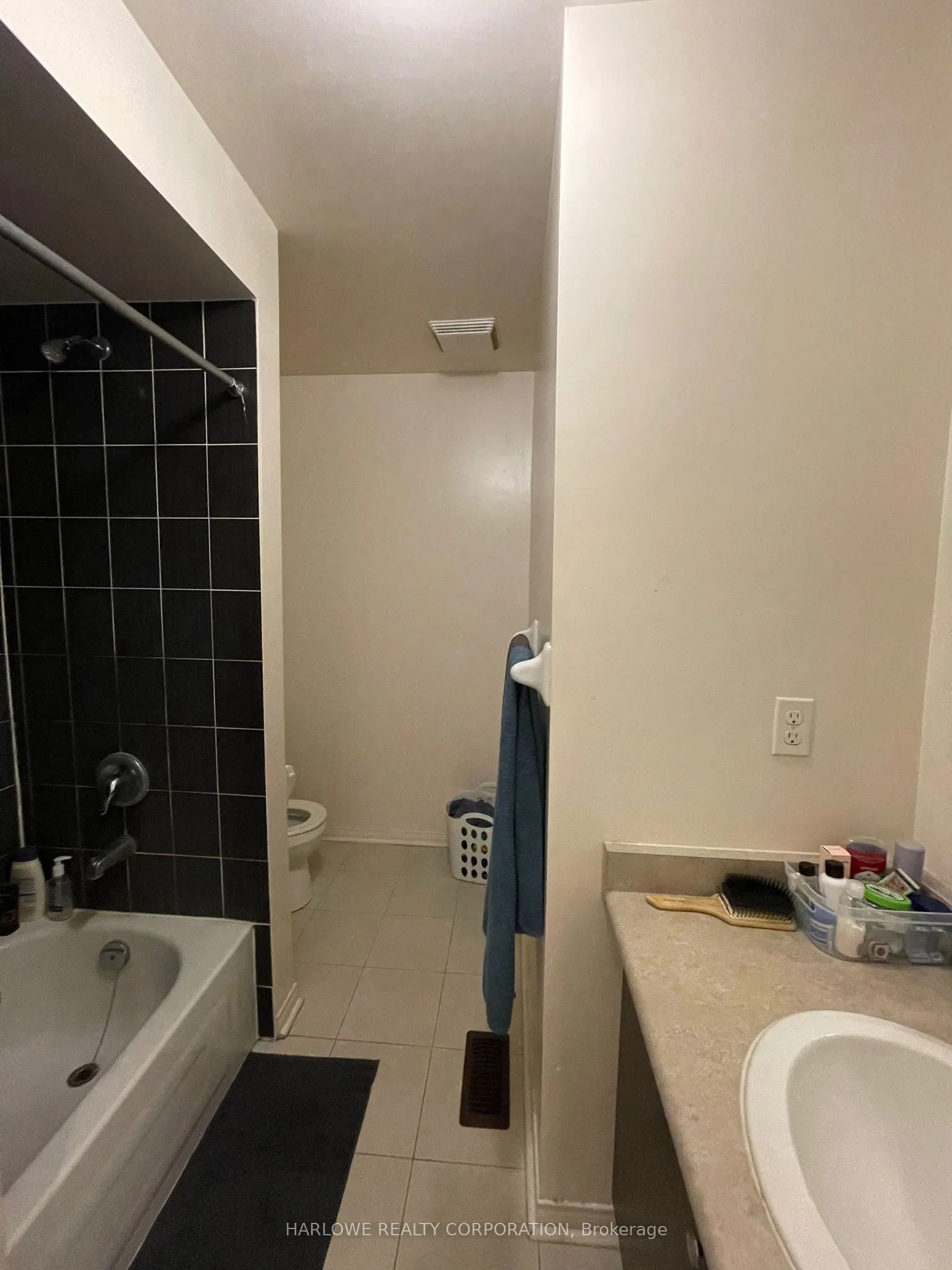 54 Travis Crescent, #Upper