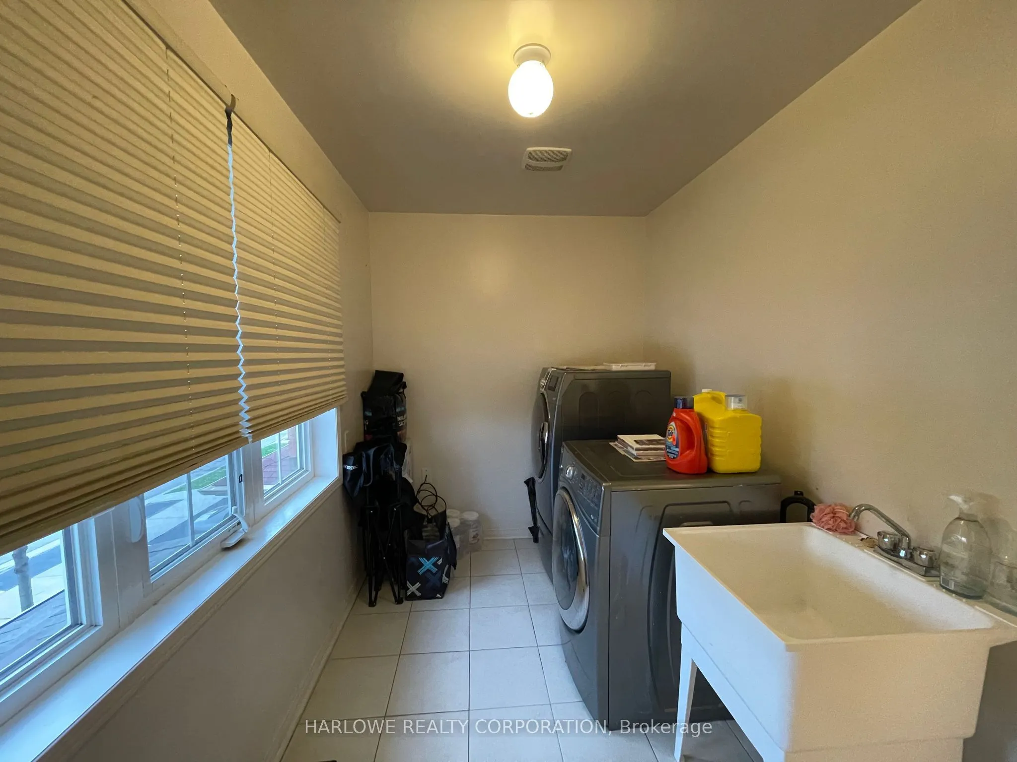 54 Travis Crescent, #Upper