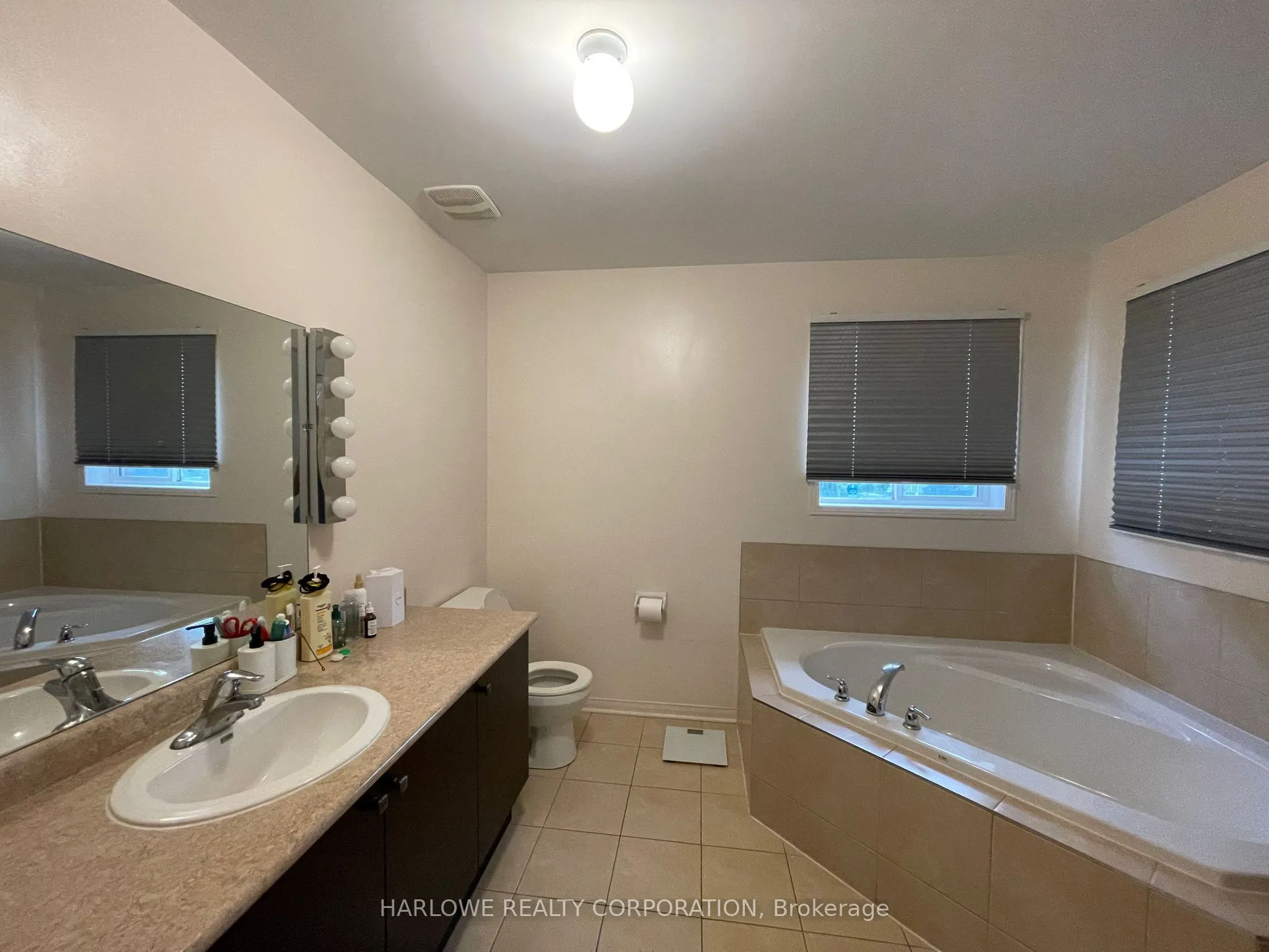 54 Travis Crescent, #Upper