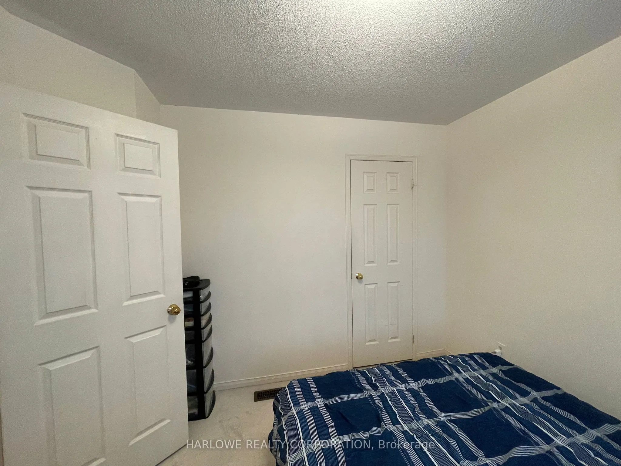 54 Travis Crescent, #Upper