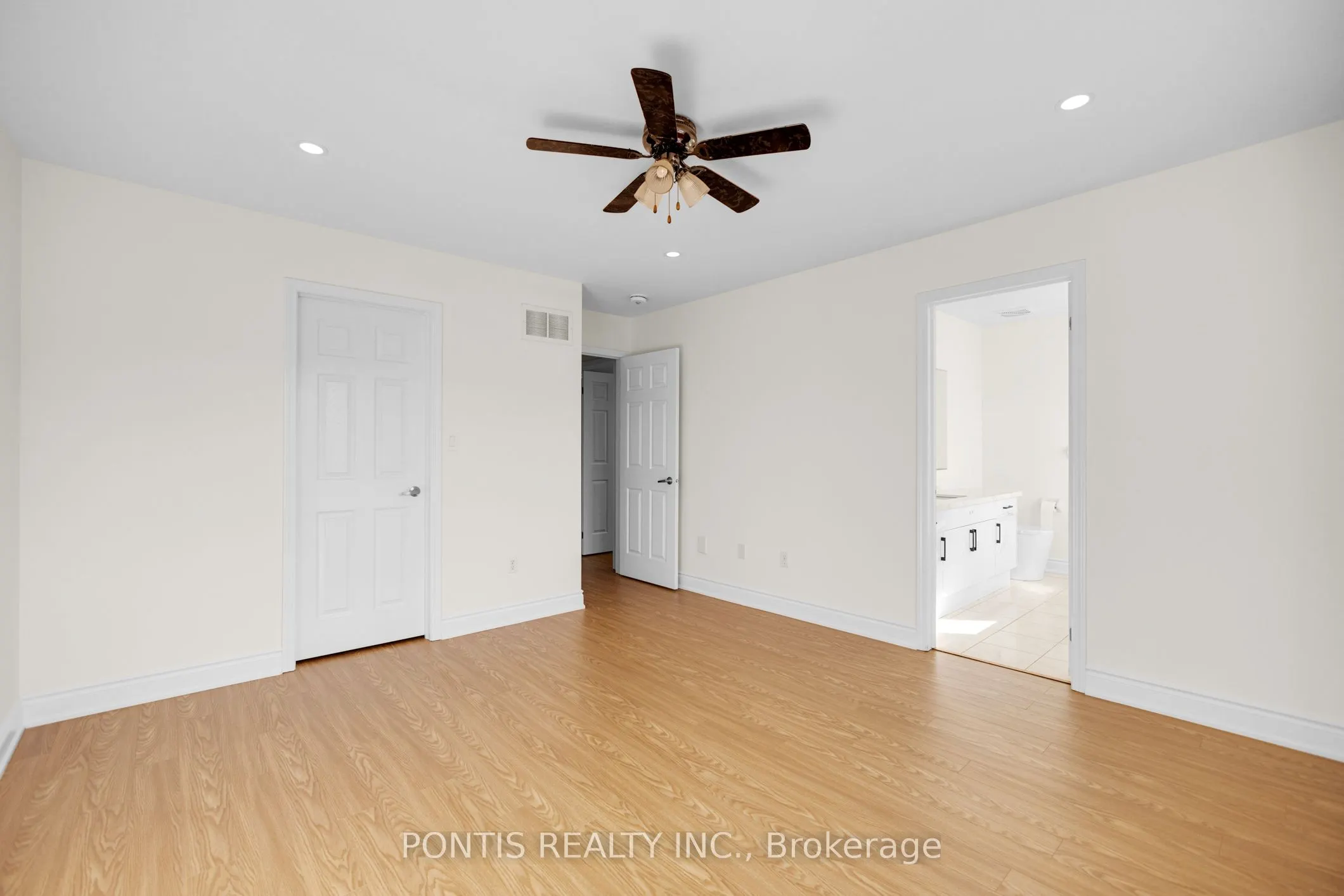 6 DULVERTON Drive