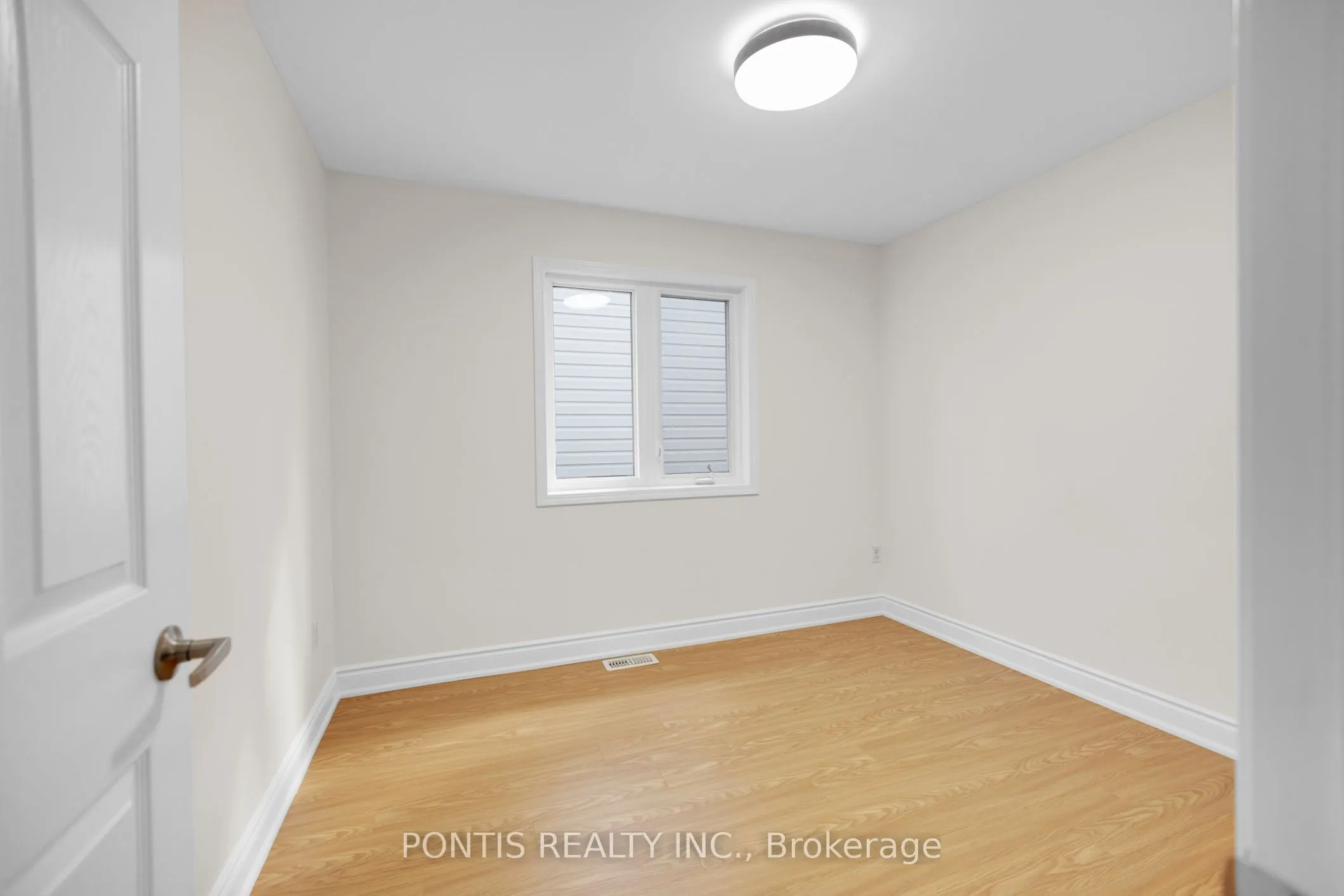 6 DULVERTON Drive