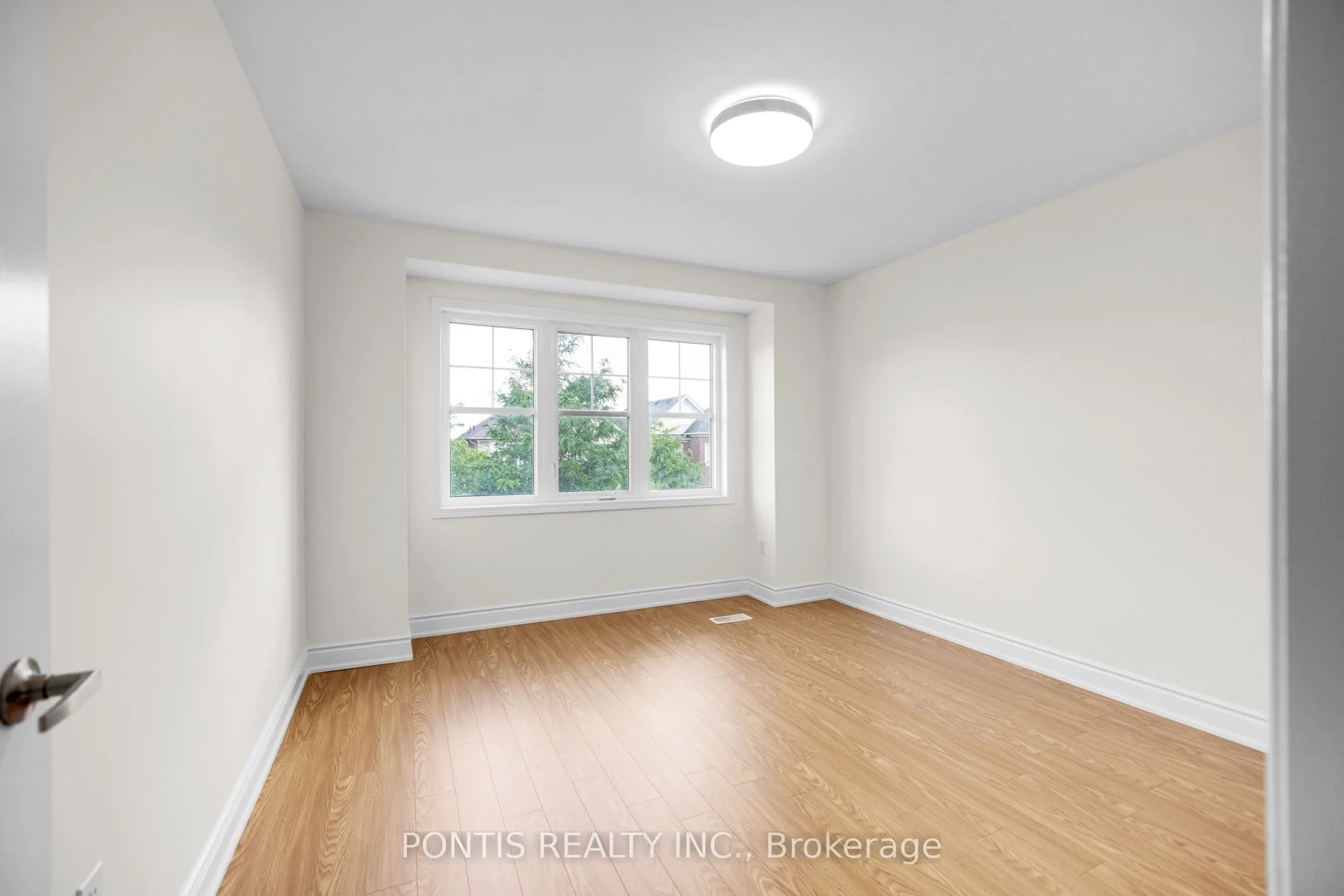 6 DULVERTON Drive