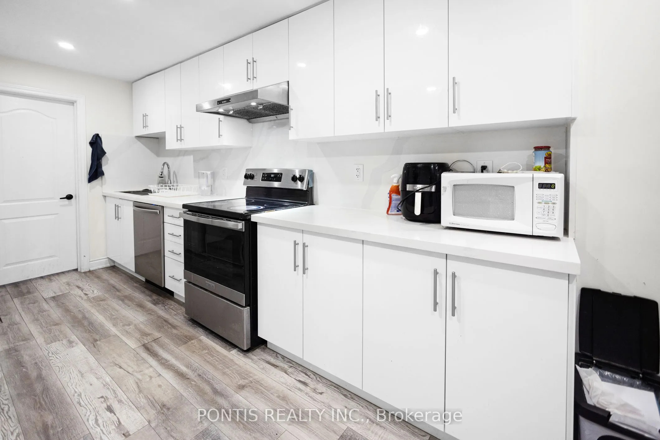 6 DULVERTON Drive