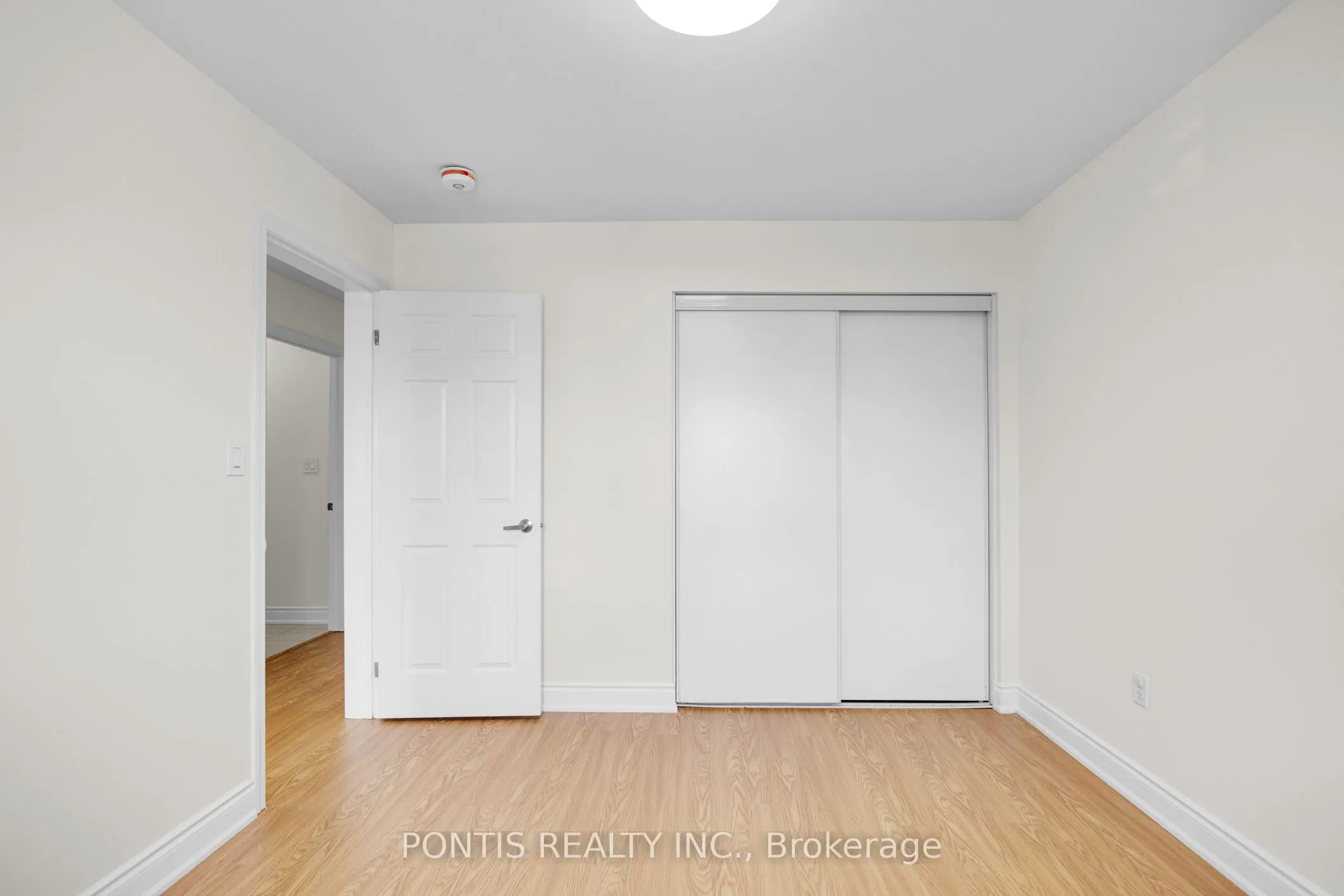 6 DULVERTON Drive