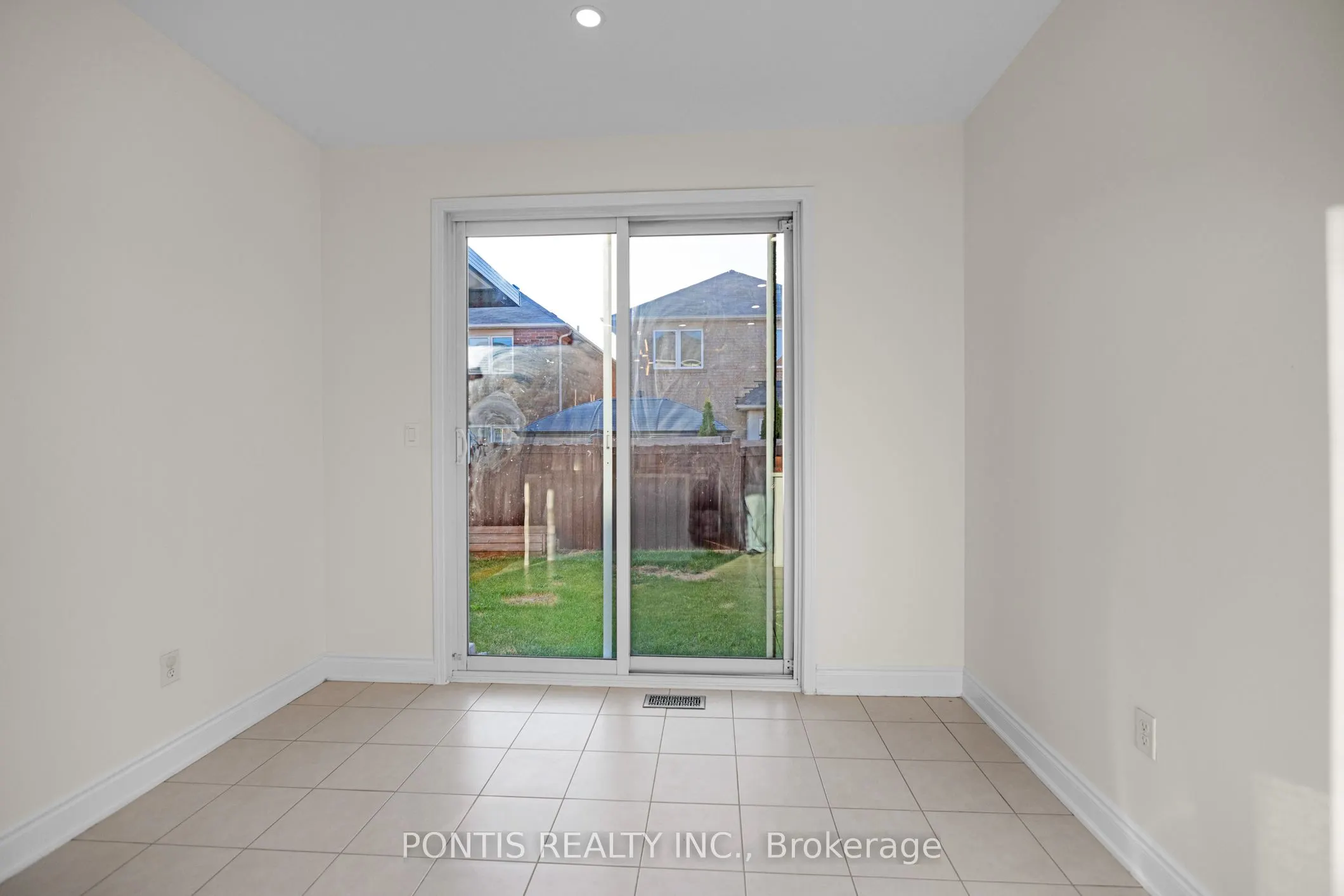 6 DULVERTON Drive