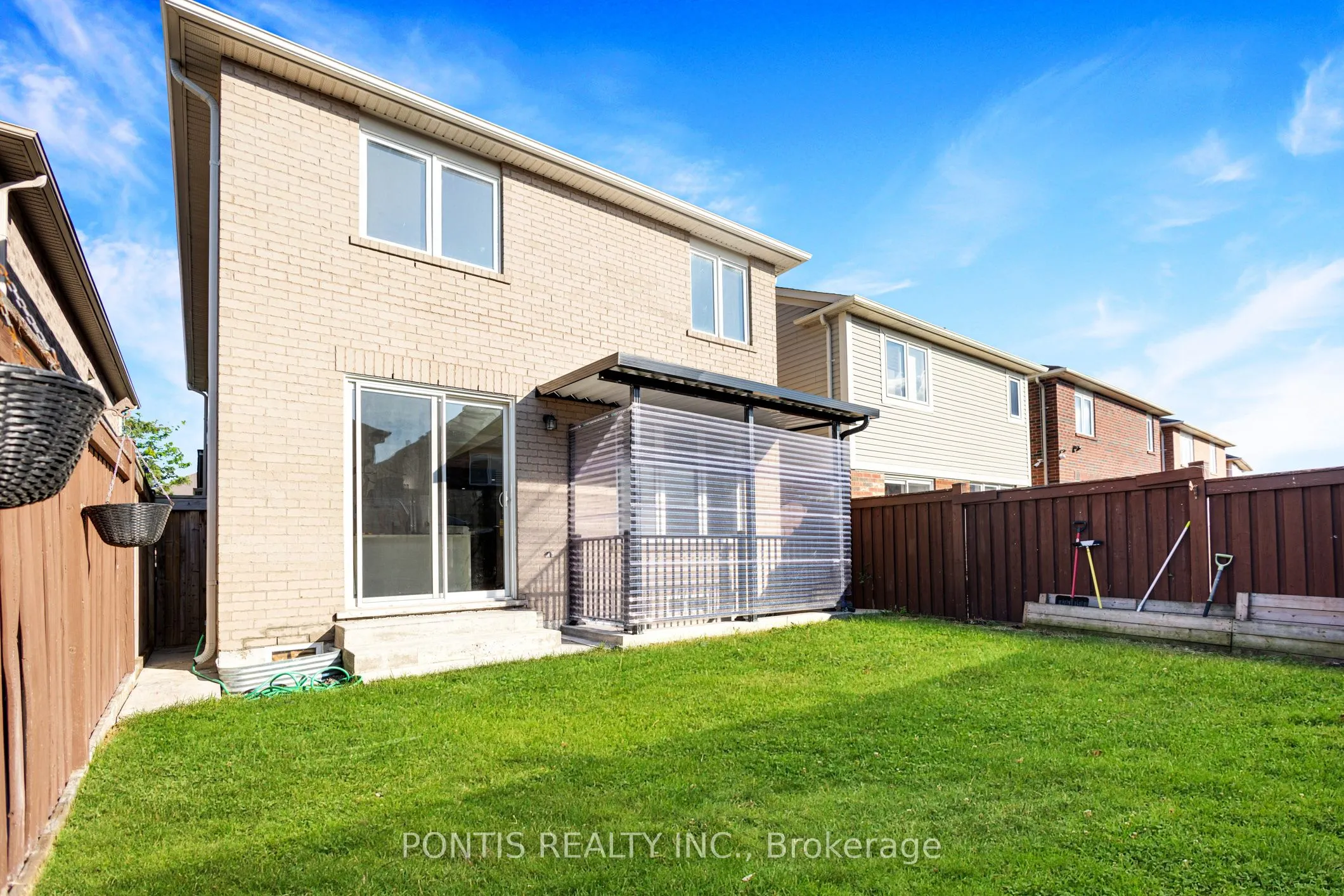 6 DULVERTON Drive