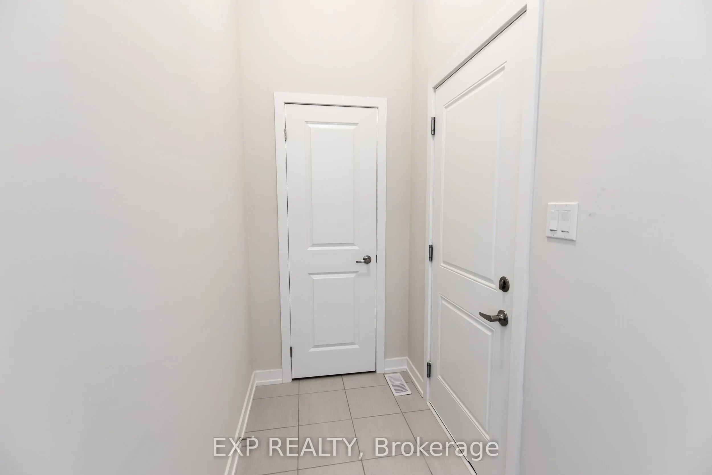 1213 Dartmouth Crescent