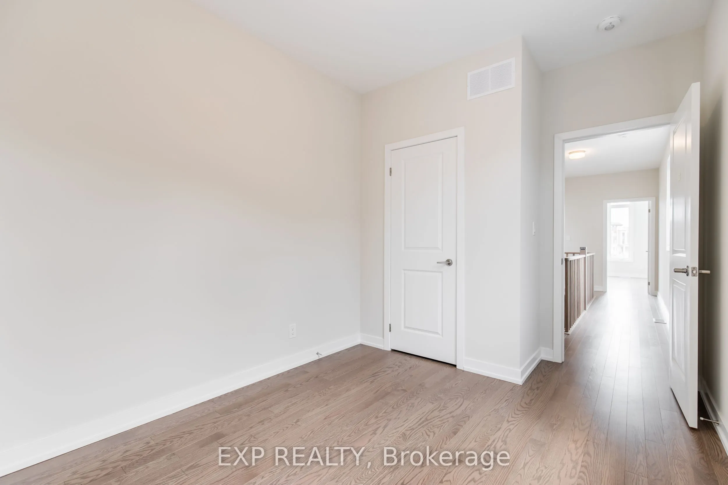 1213 Dartmouth Crescent