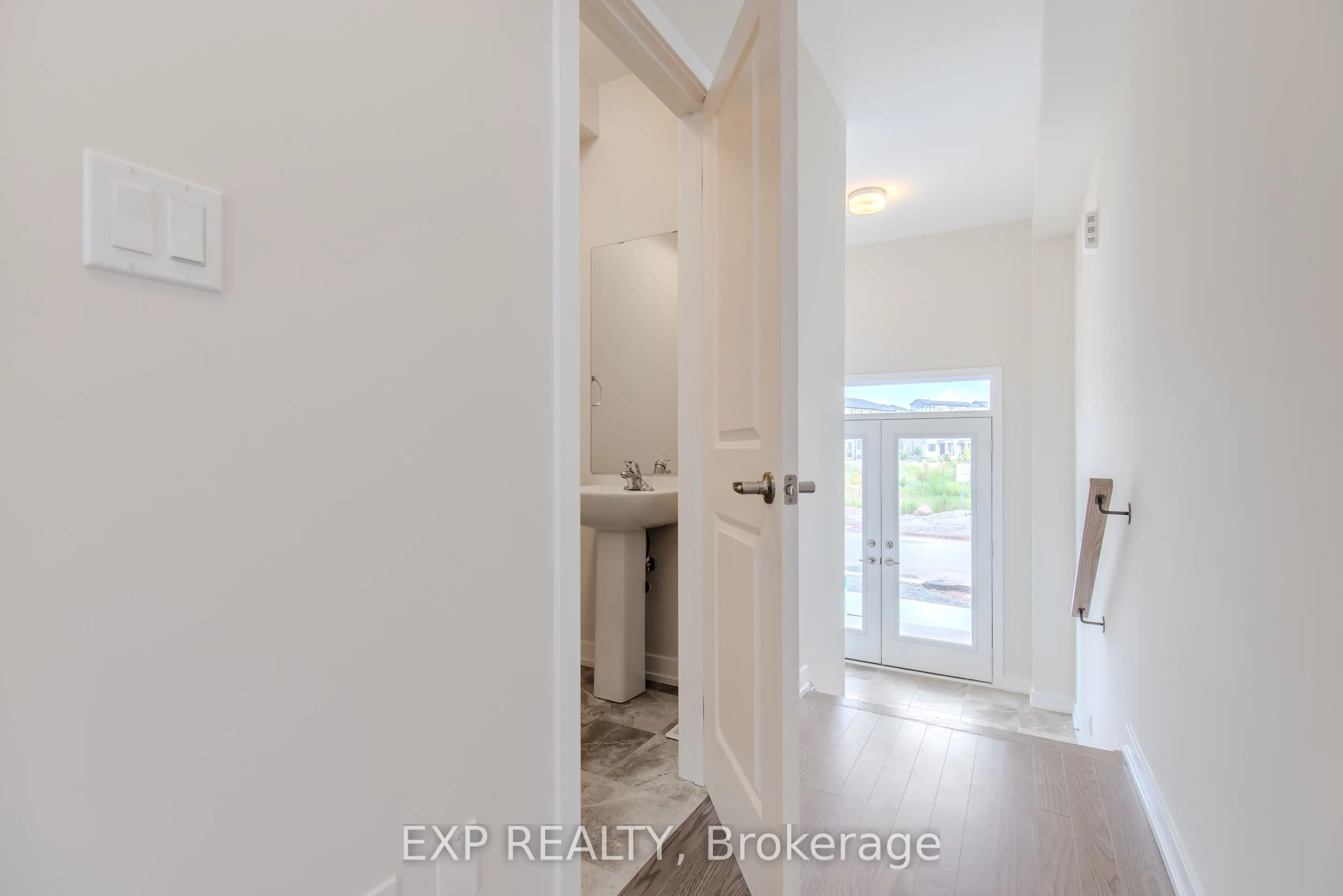 1213 Dartmouth Crescent