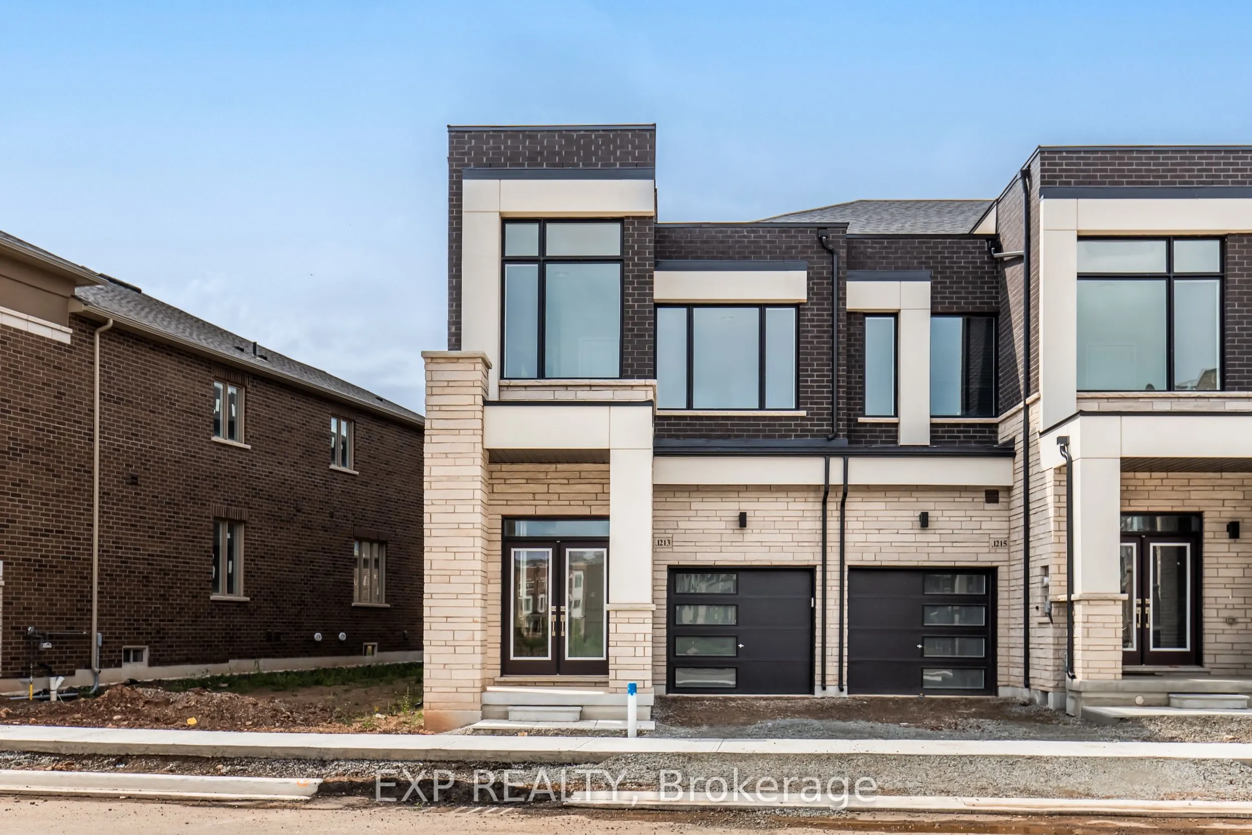 1213 Dartmouth Crescent