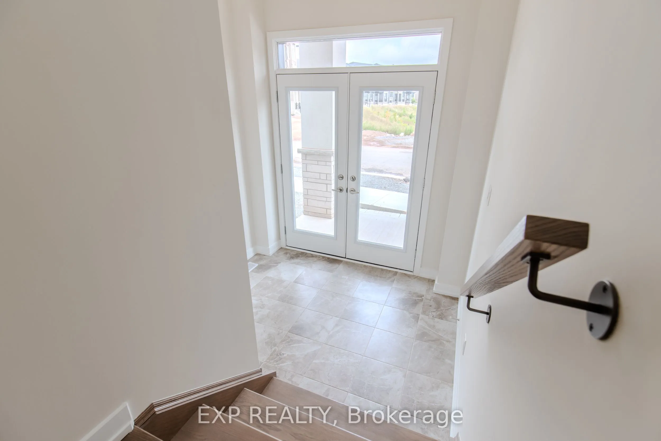 1213 Dartmouth Crescent
