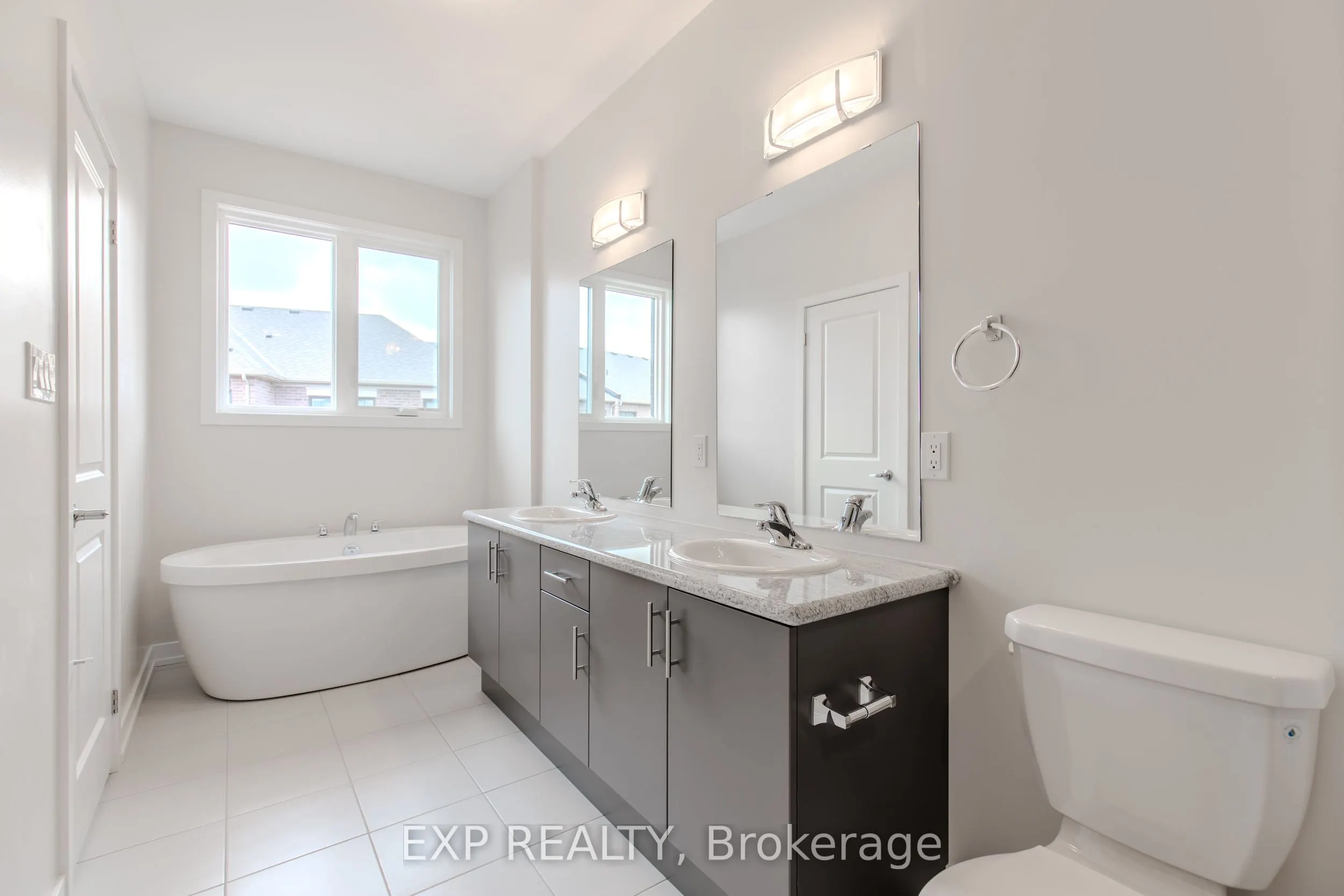 1213 Dartmouth Crescent