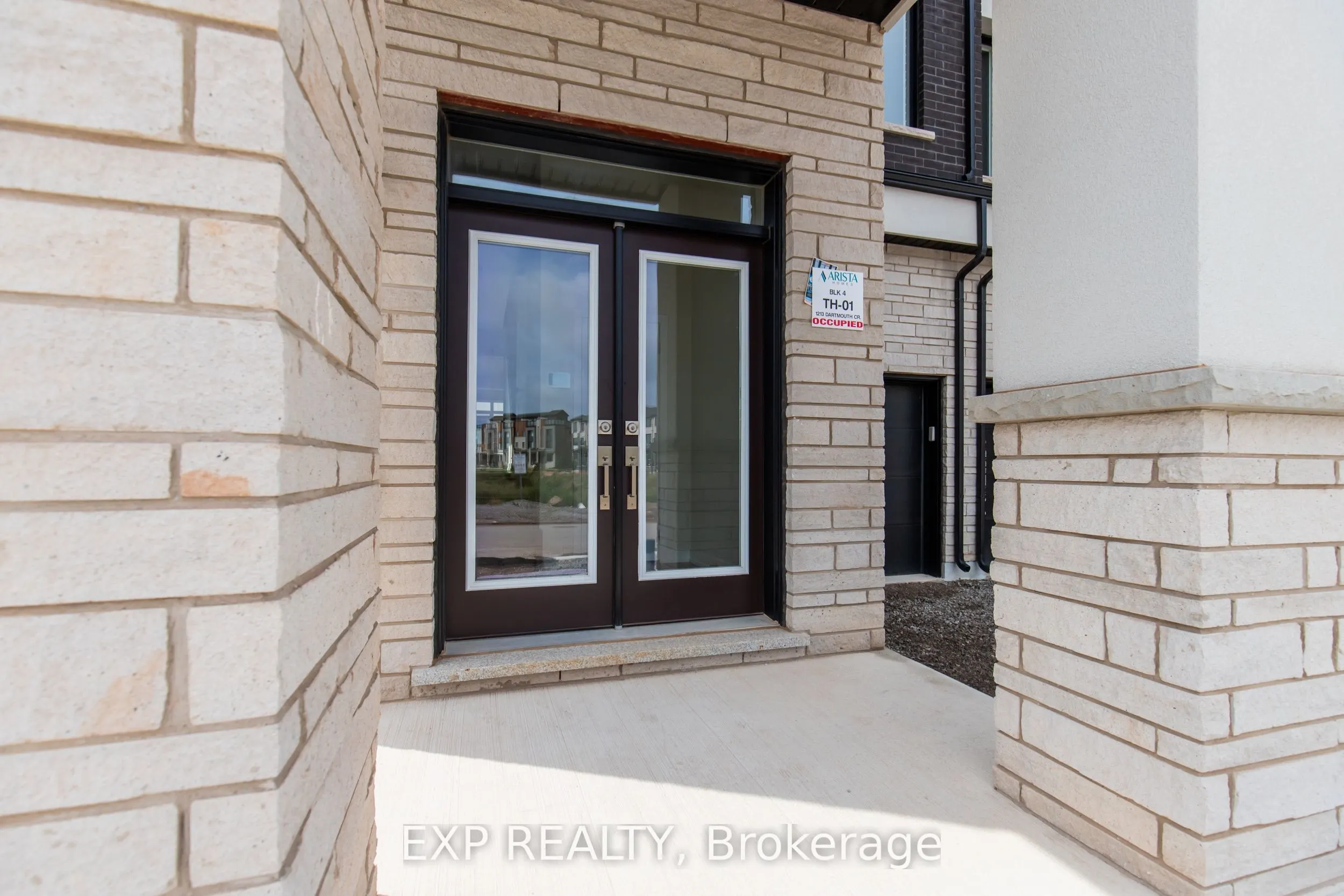 1213 Dartmouth Crescent