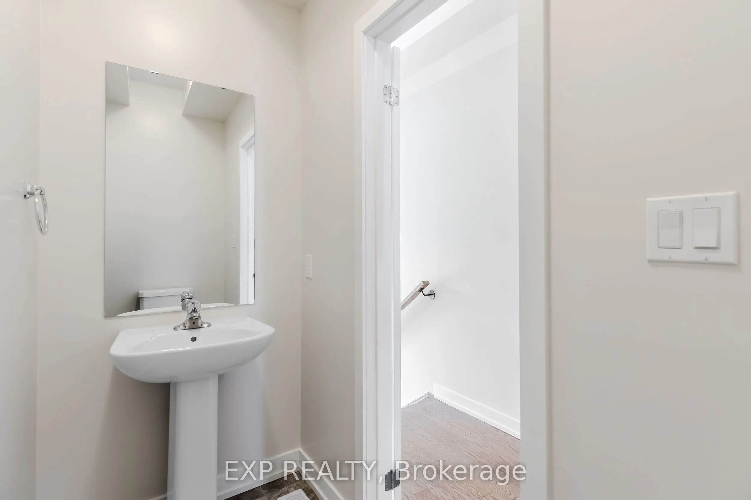 1213 Dartmouth Crescent