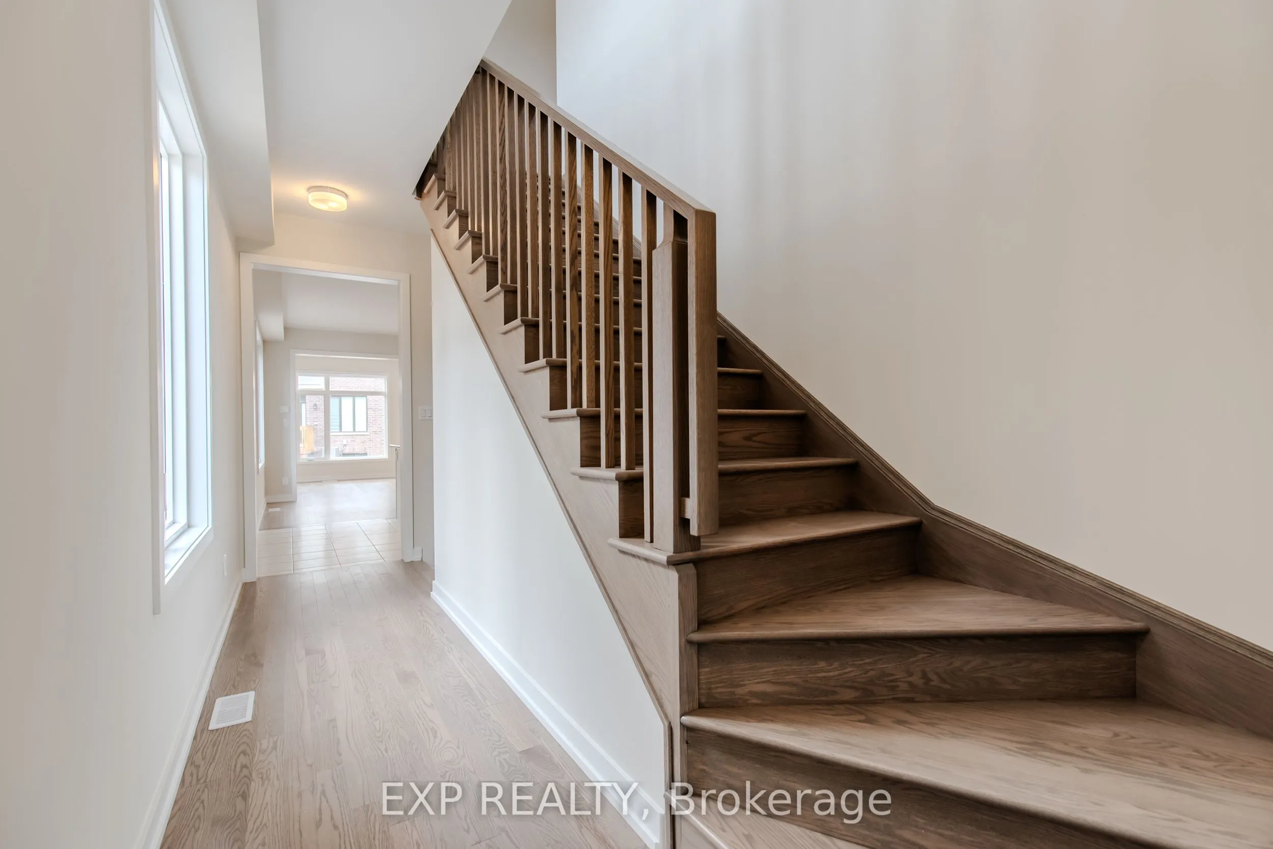 1213 Dartmouth Crescent