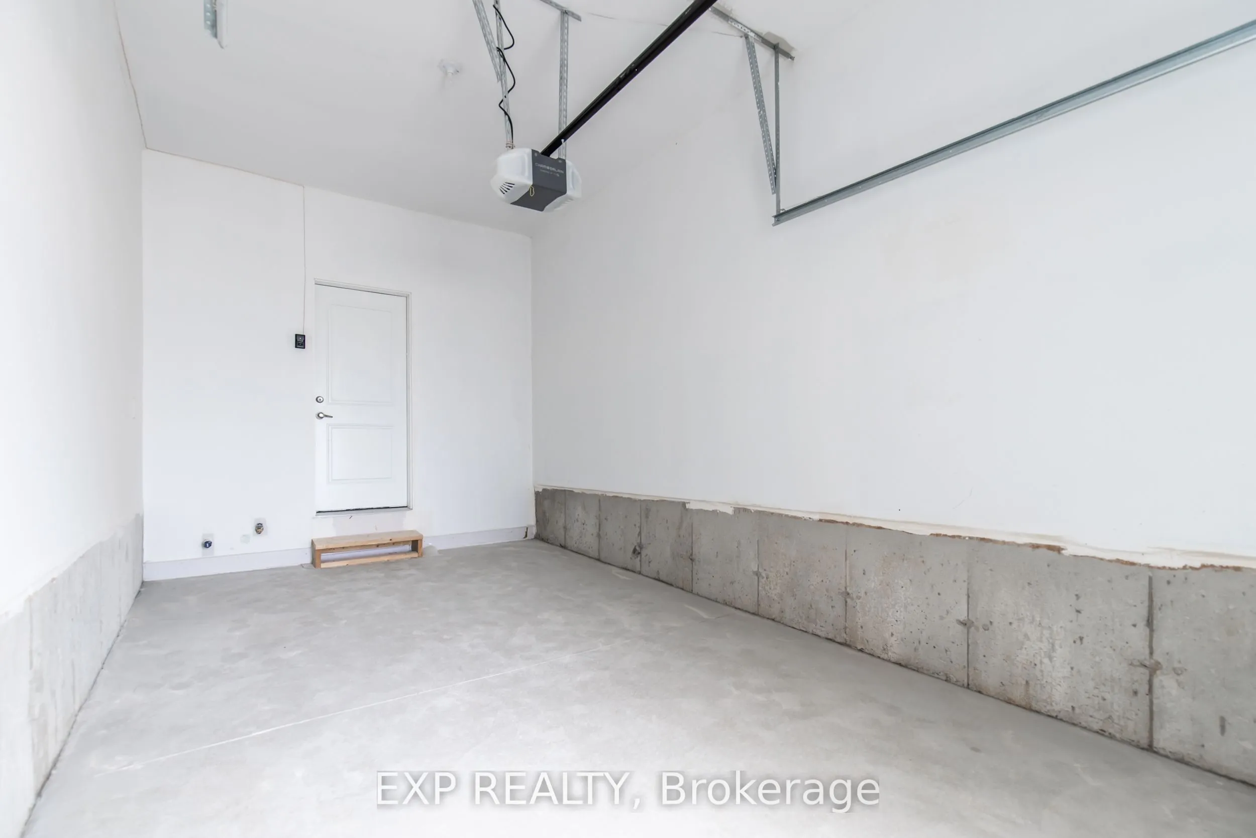 1213 Dartmouth Crescent