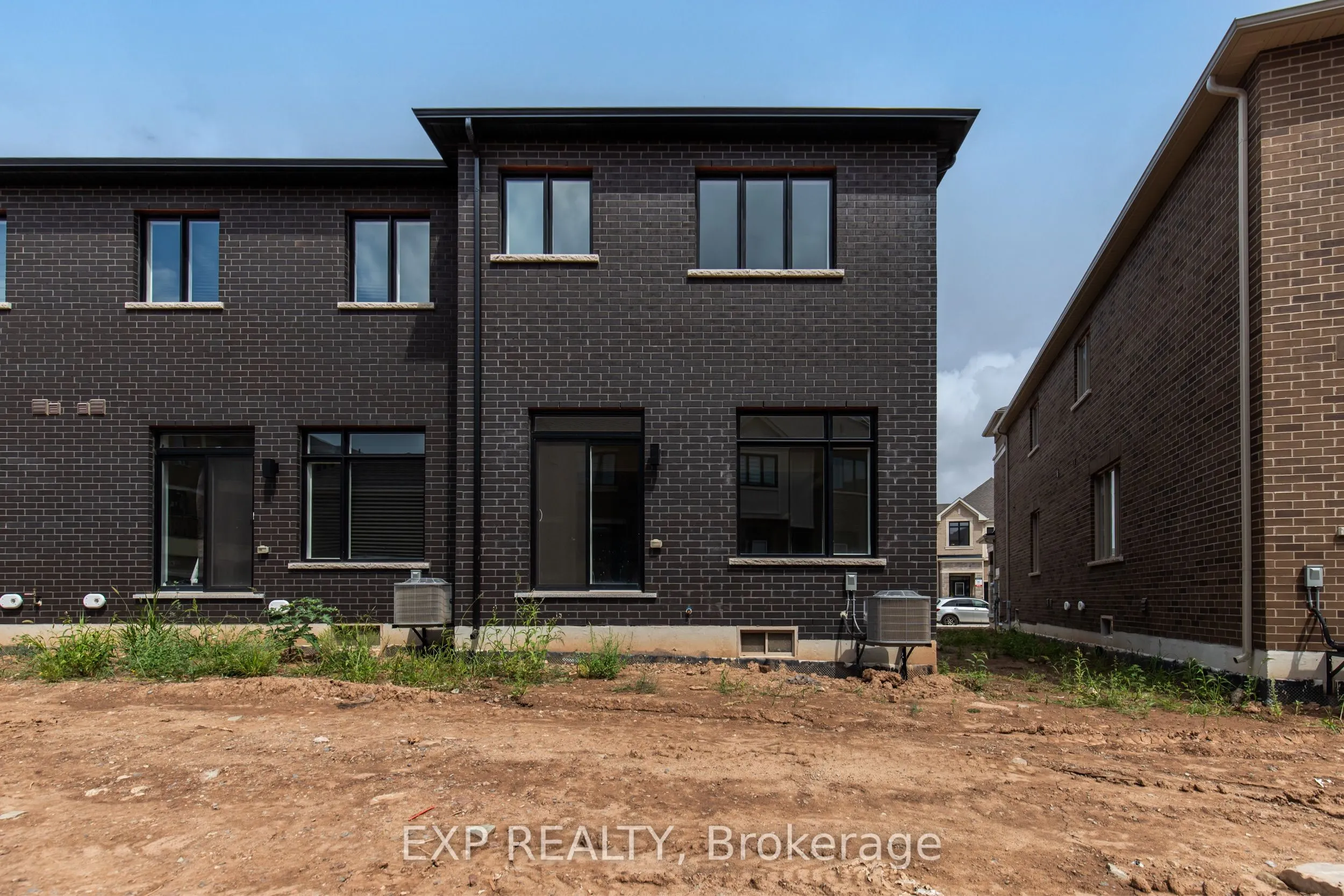 1213 Dartmouth Crescent